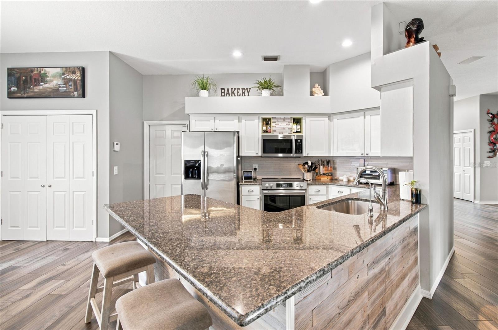 2244 GROVELAND DR — photo 30