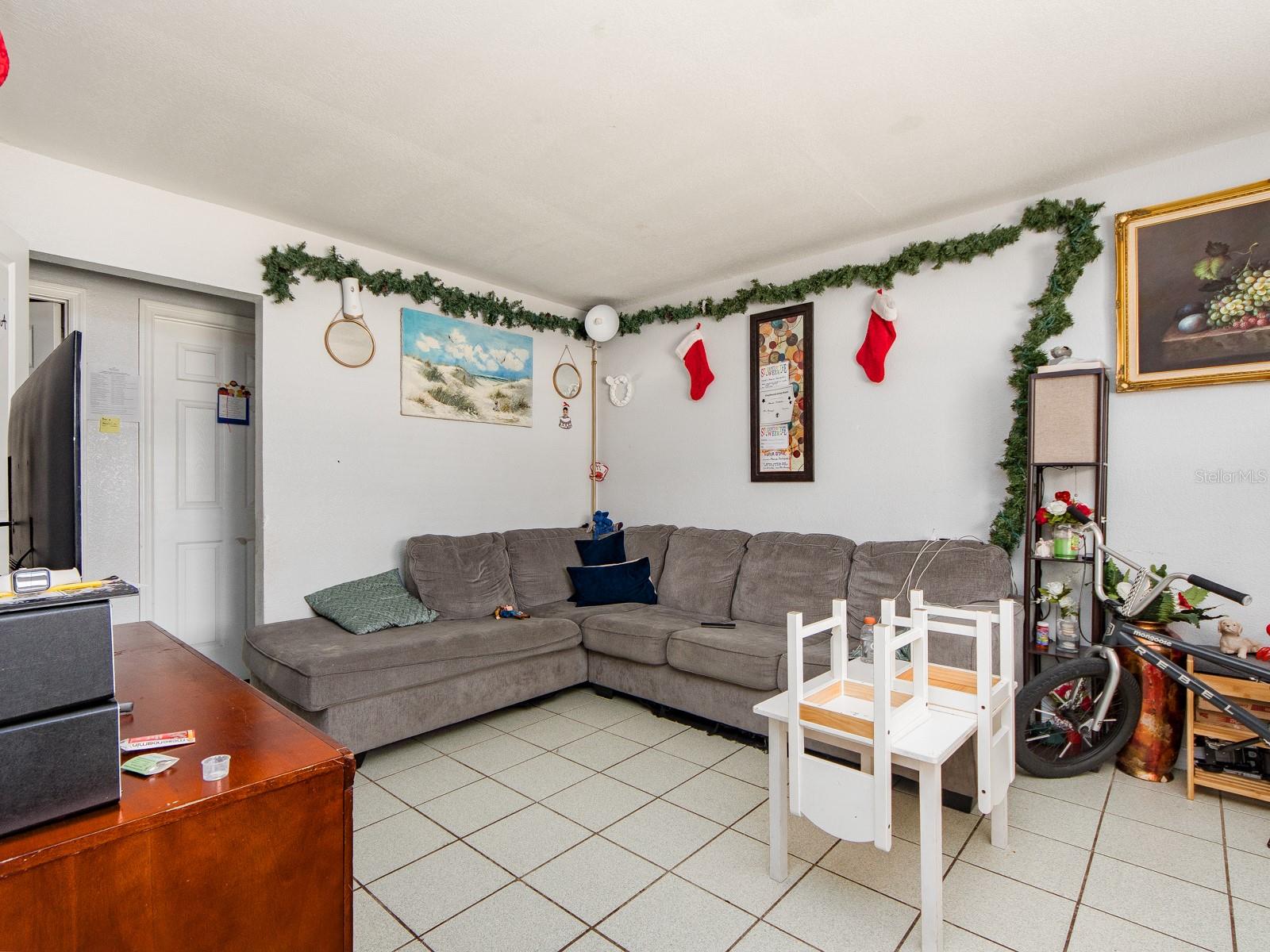 2532 W WALNUT ST — photo 8