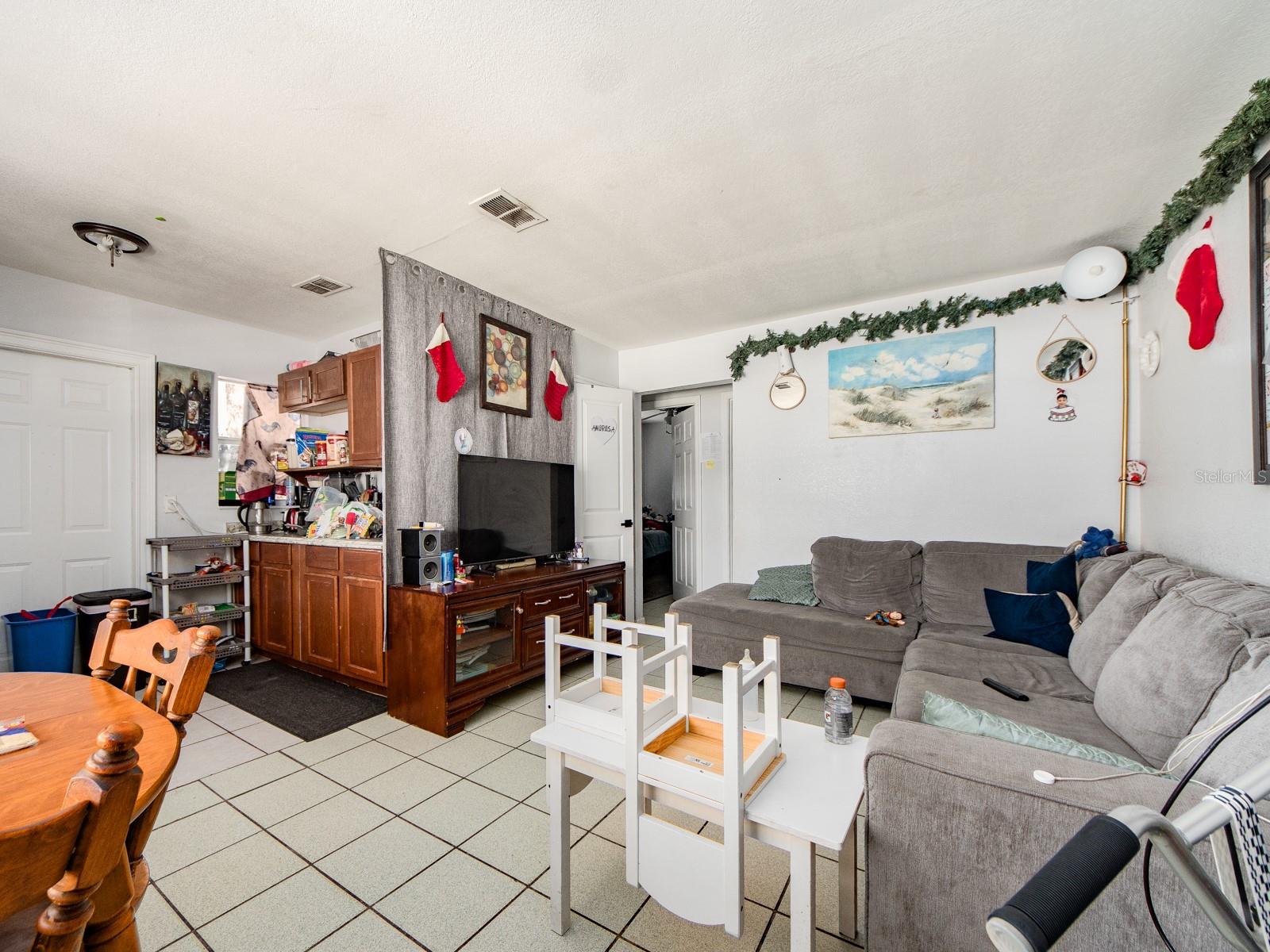 2532 W WALNUT ST — photo 9