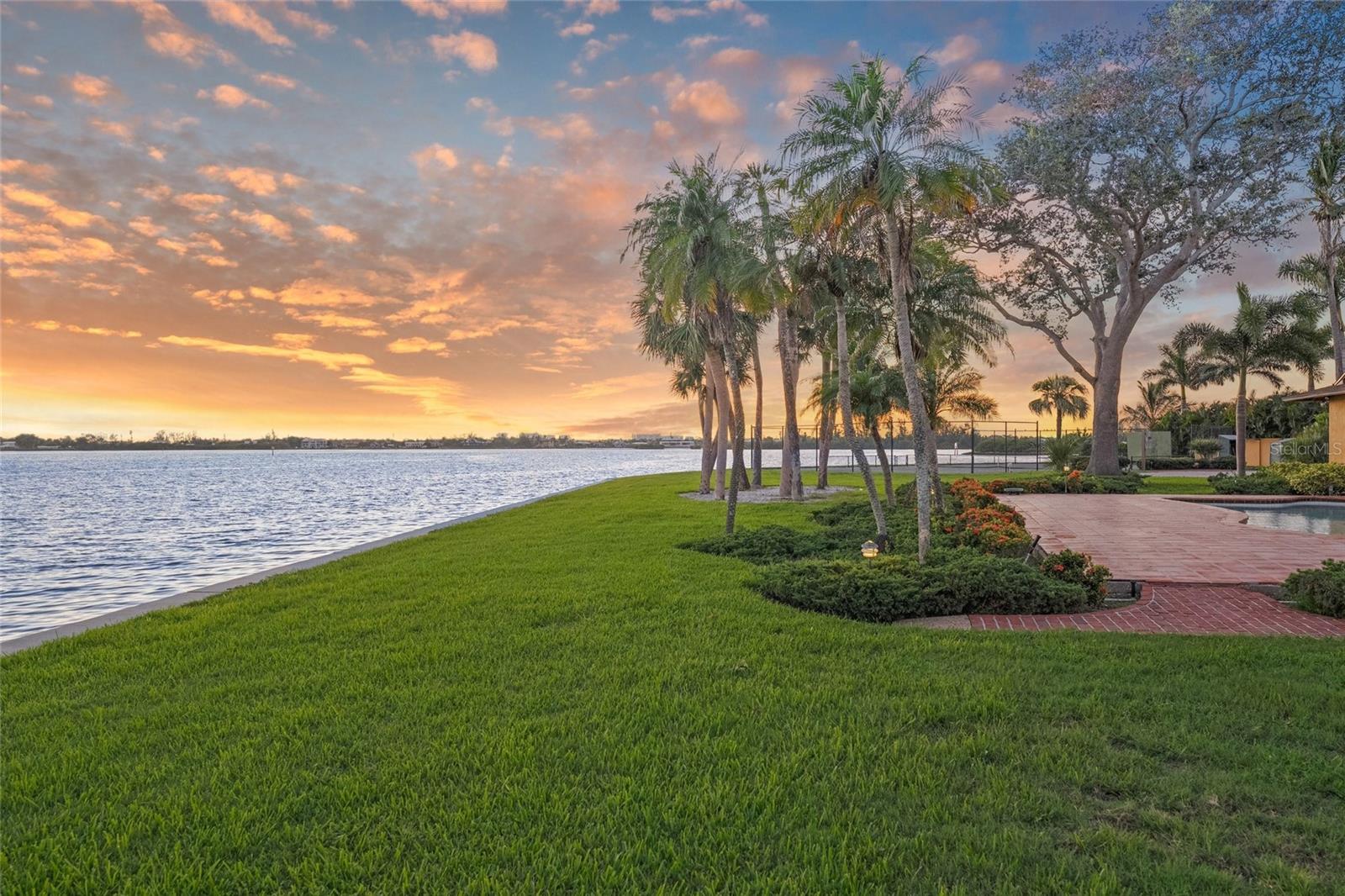1136 N LAKE SHORE DR — photo 39