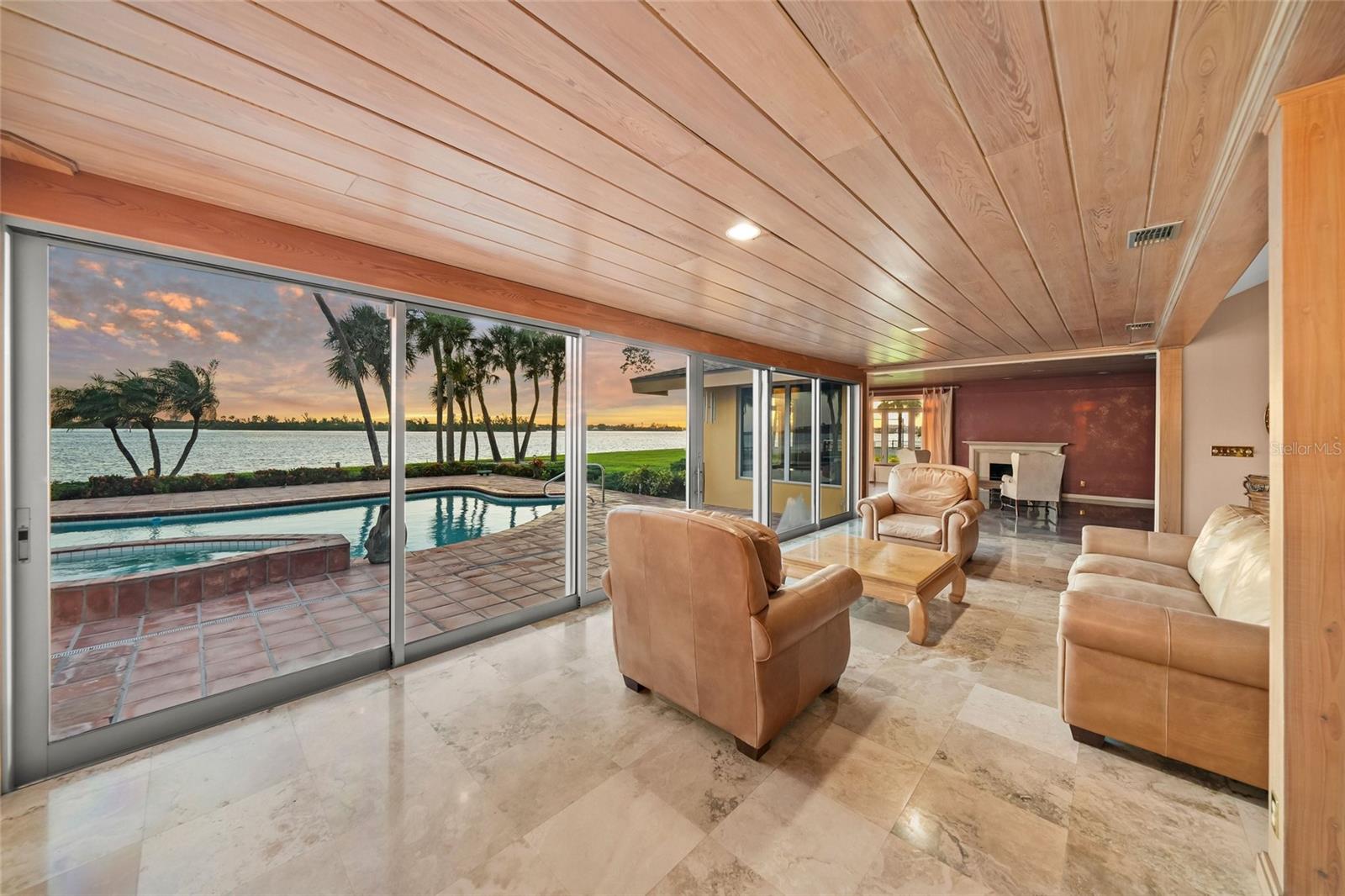 1136 N LAKE SHORE DR — photo 32
