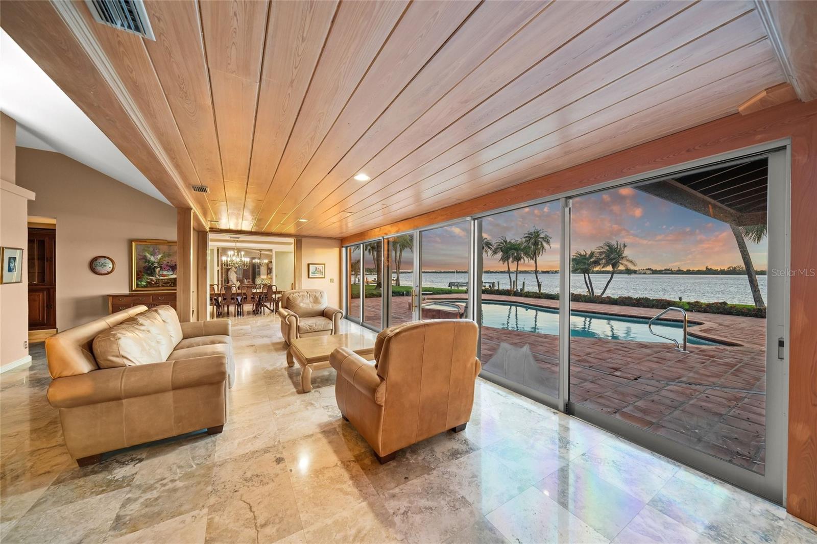 1136 N LAKE SHORE DR — photo 31