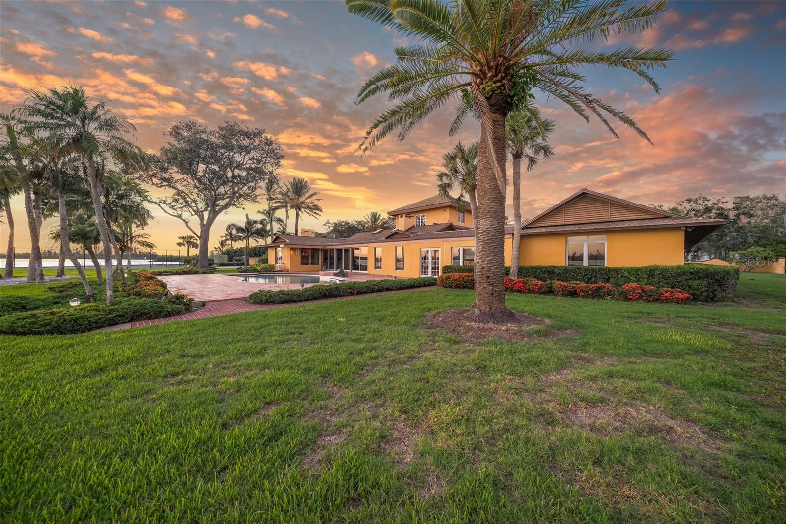 1136 N LAKE SHORE DR — photo 42
