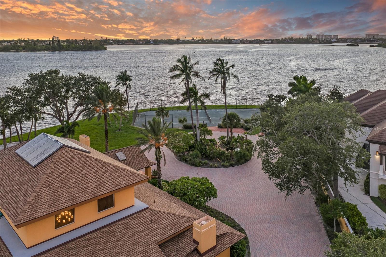 1136 N LAKE SHORE DR — photo 43
