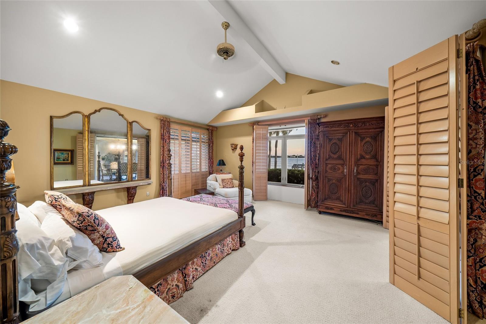 1136 N LAKE SHORE DR — photo 26