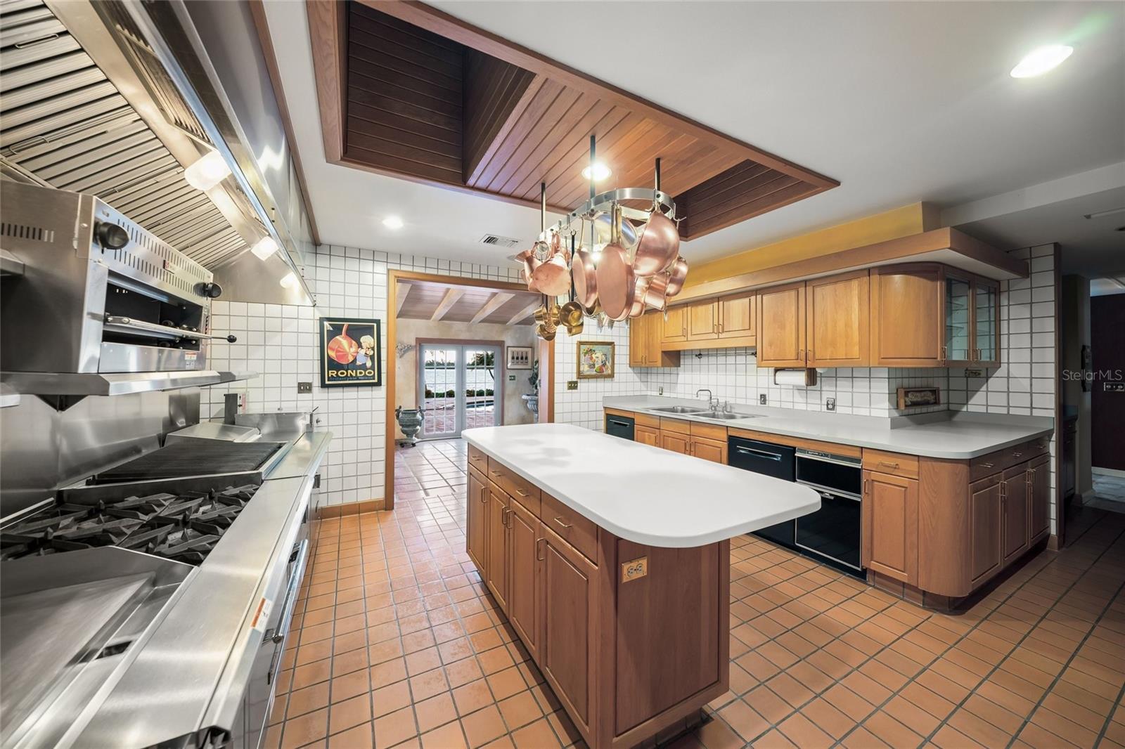 1136 N LAKE SHORE DR — photo 17