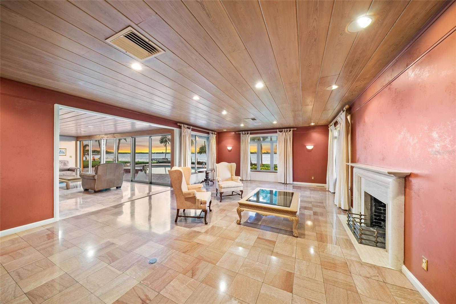 1136 N LAKE SHORE DR — photo 30