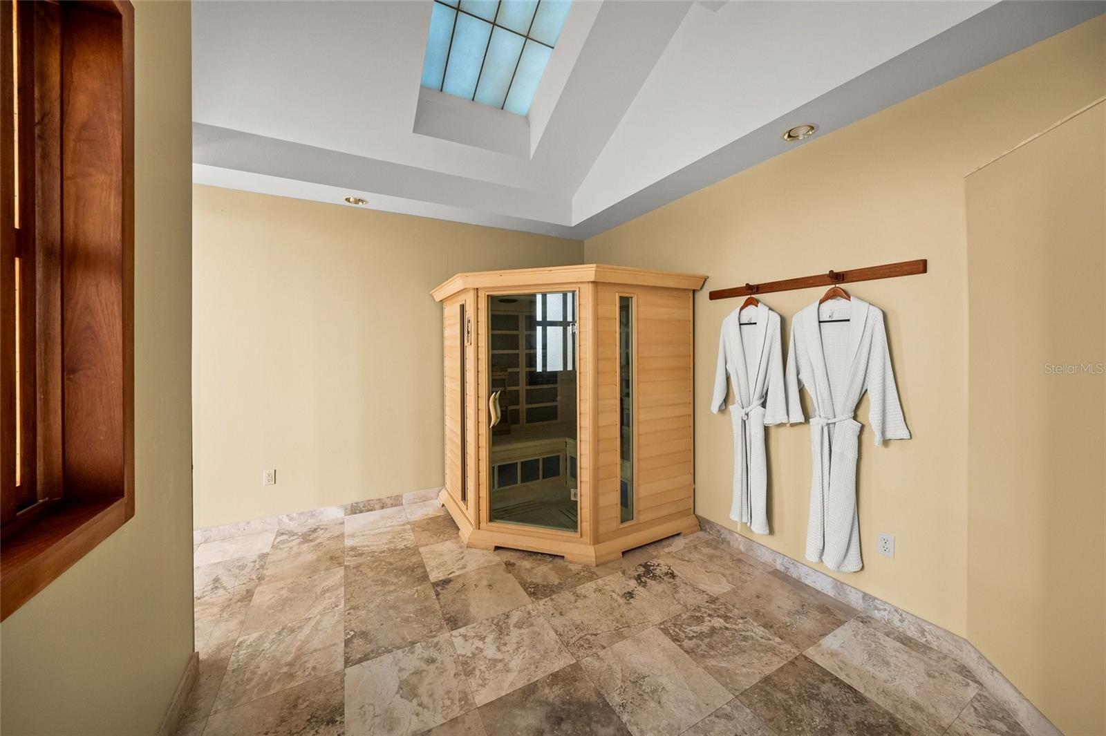 1136 N LAKE SHORE DR — photo 27