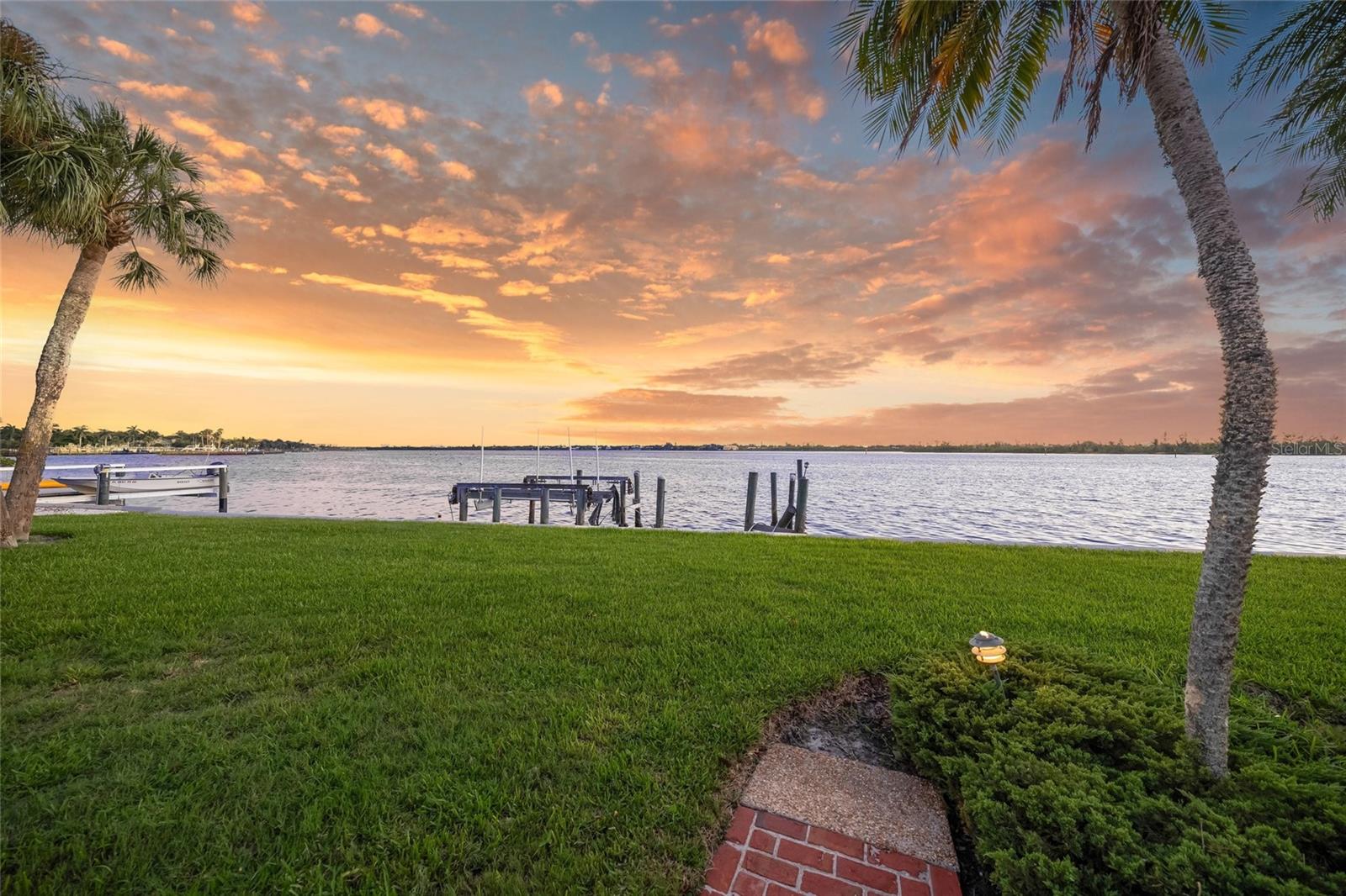 1136 N LAKE SHORE DR — photo 40