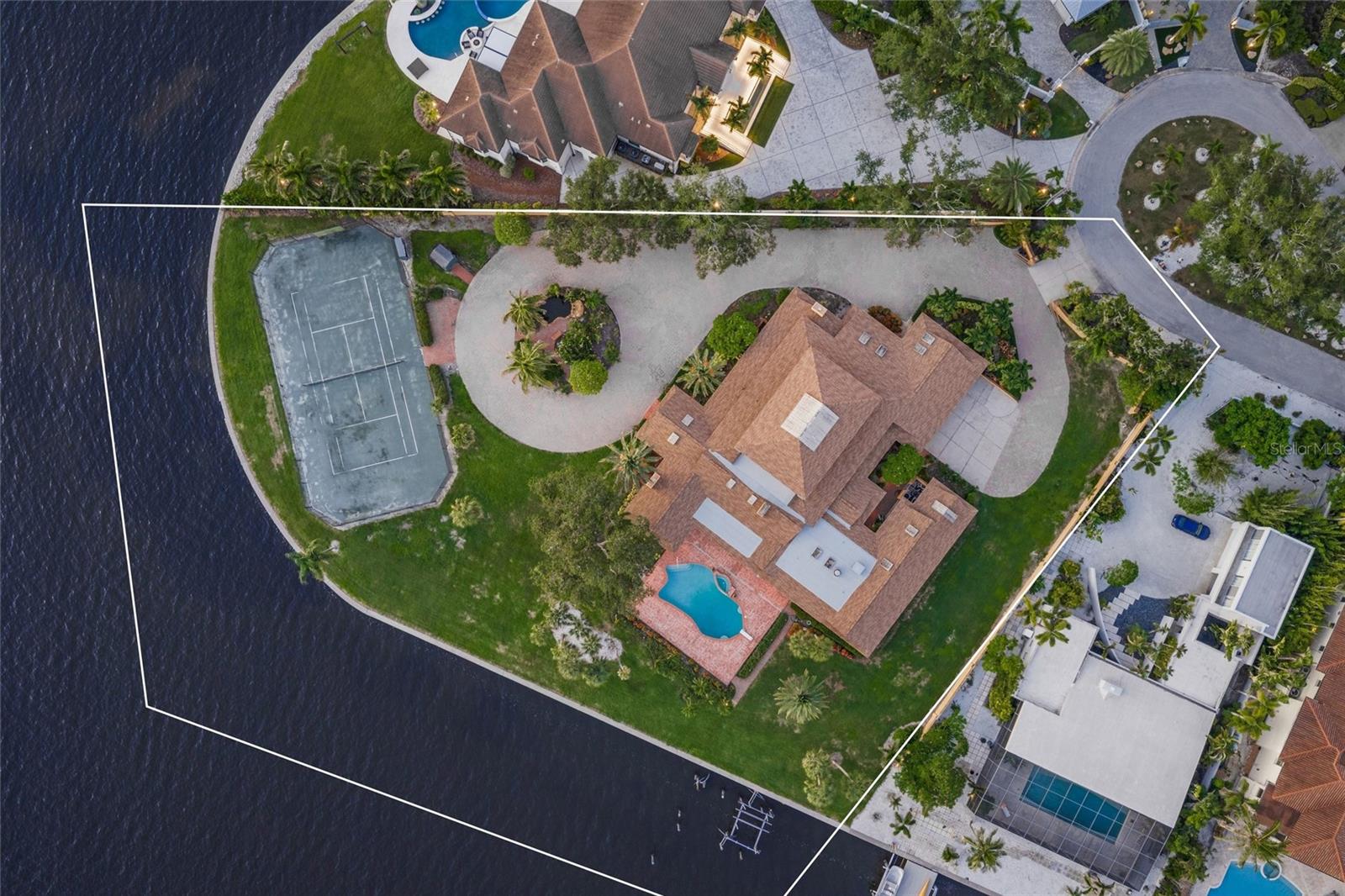1136 N LAKE SHORE DR — photo 4