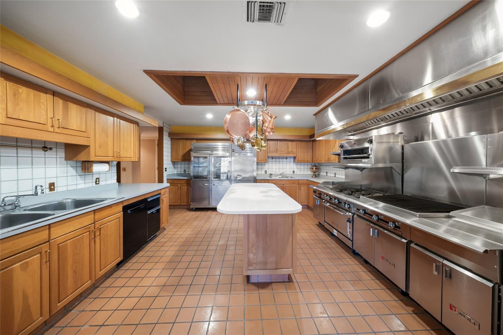 1136 N LAKE SHORE DR — photo 15
