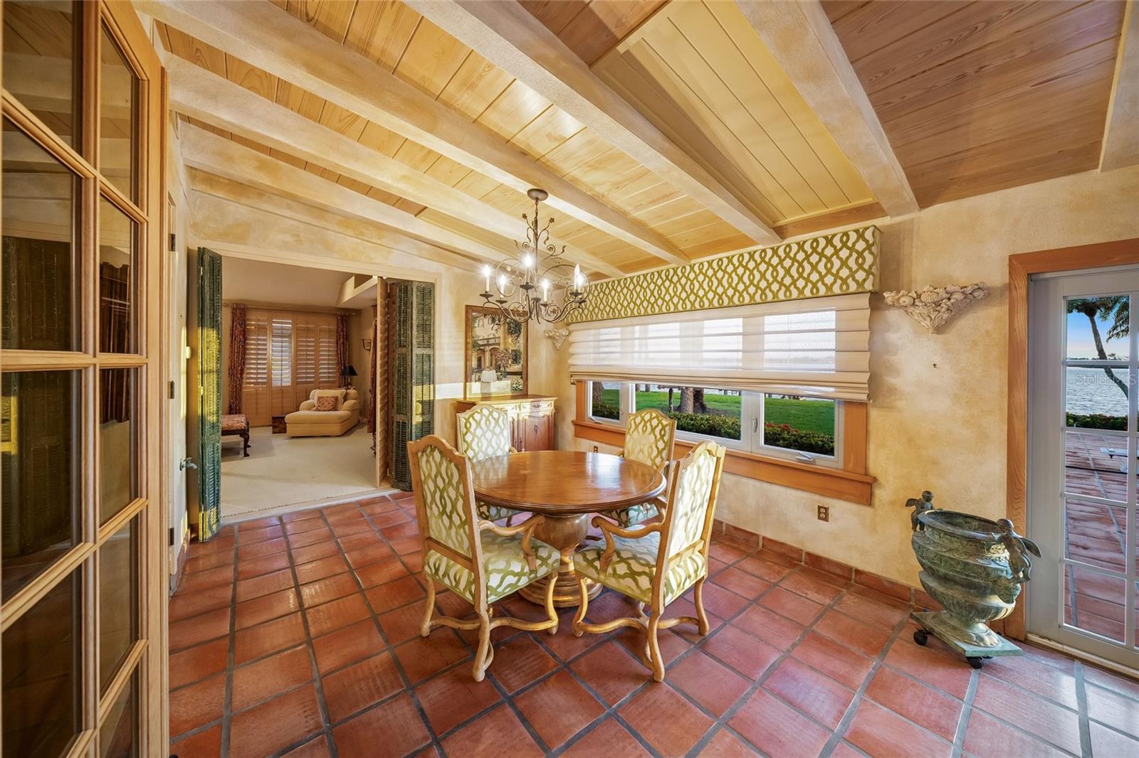 1136 N LAKE SHORE DR — photo 23
