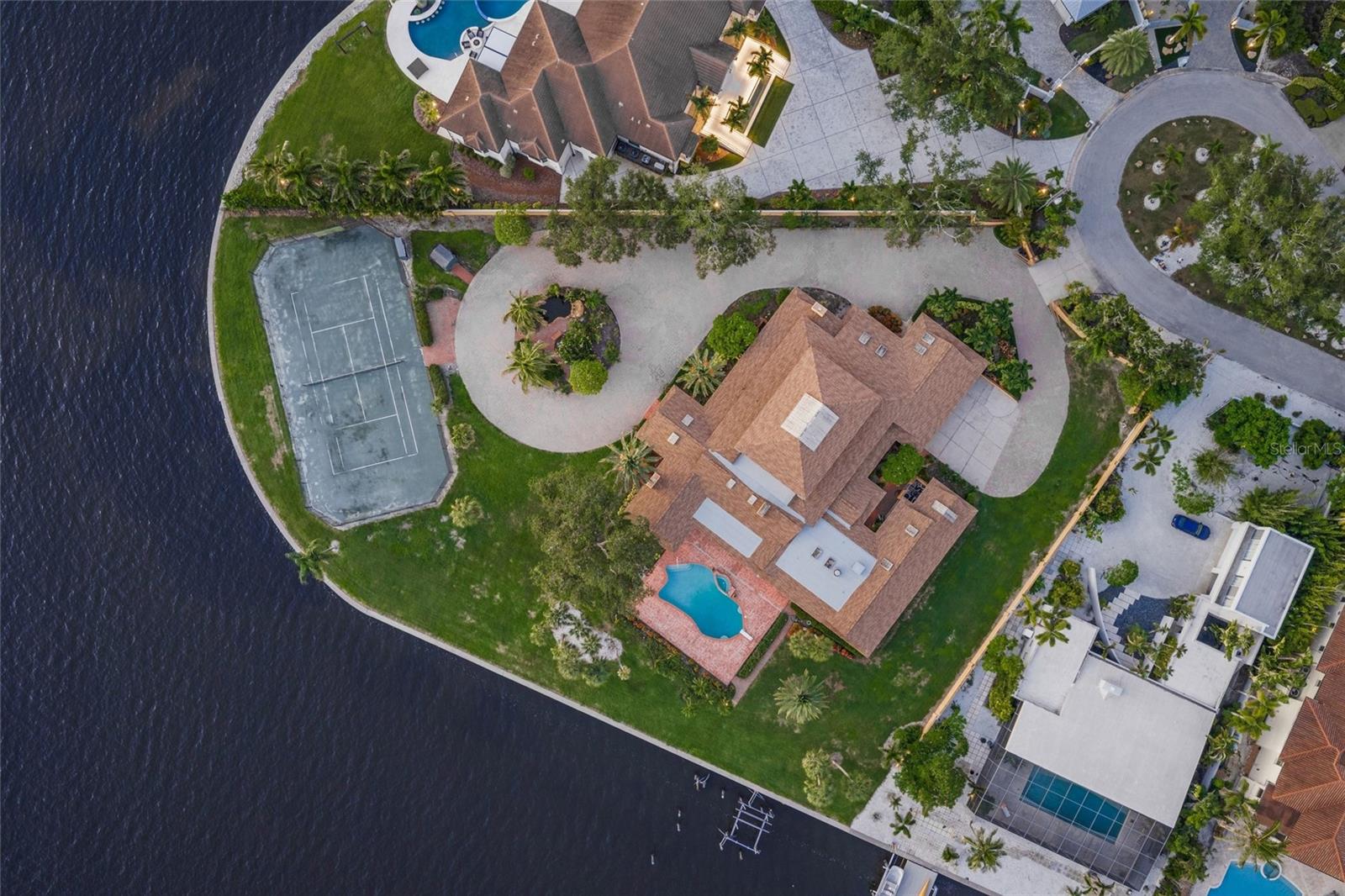 1136 N LAKE SHORE DR — photo 64