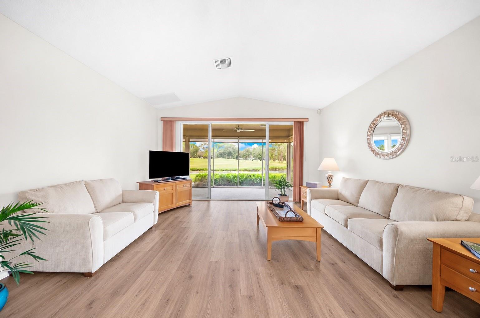 7306 GOLF POINTE CIR — photo 18
