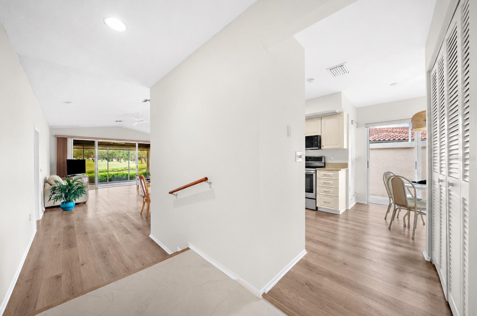 7306 GOLF POINTE CIR — photo 15
