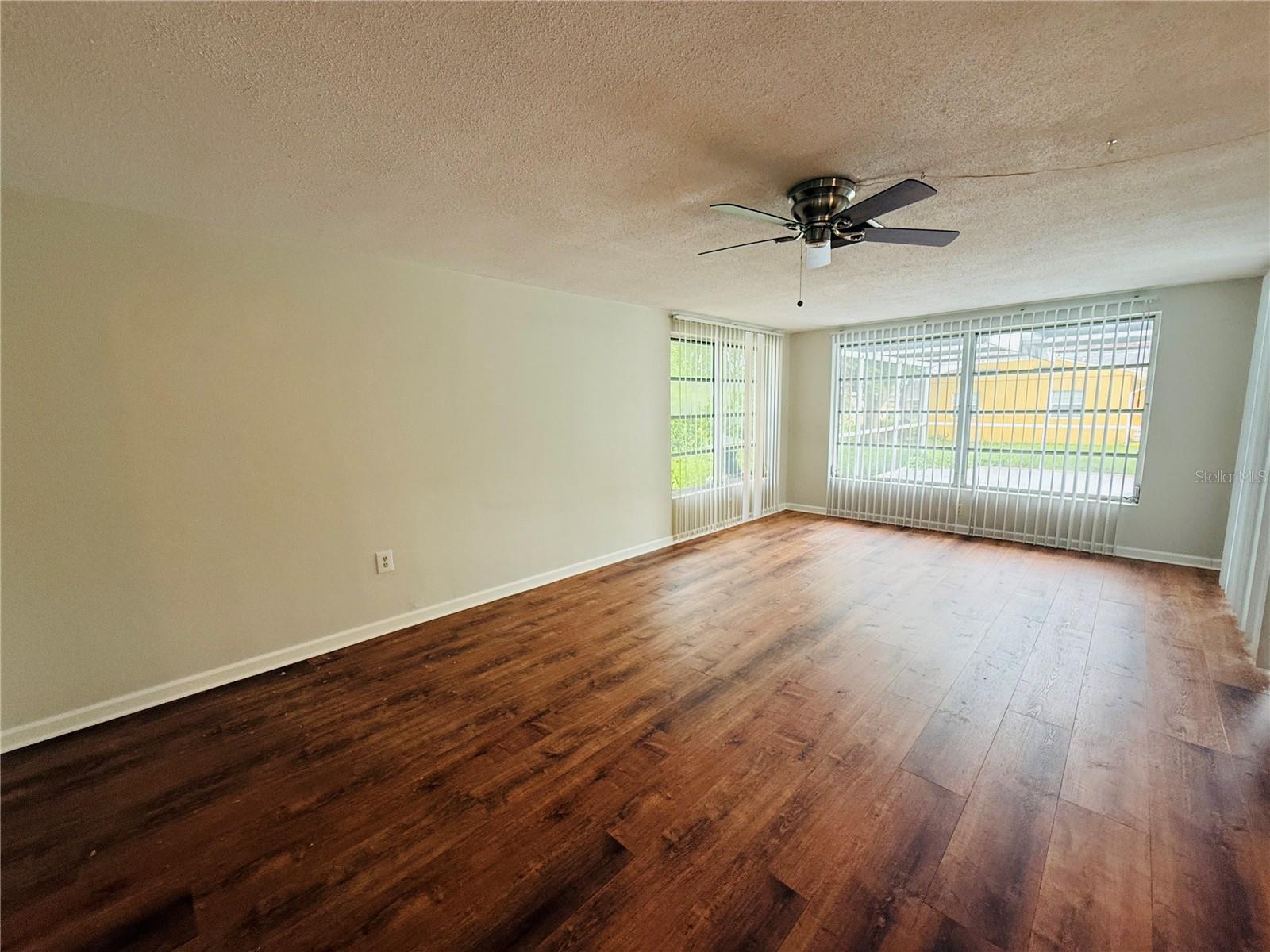 7910 LILAC DR — photo 4