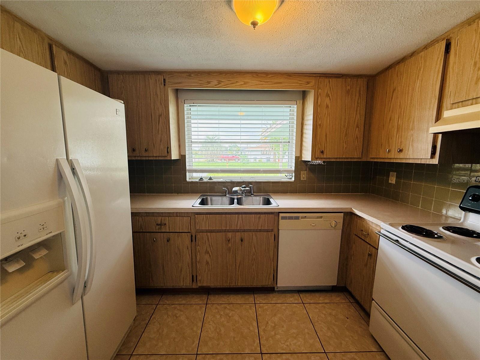 7910 LILAC DR — photo 11