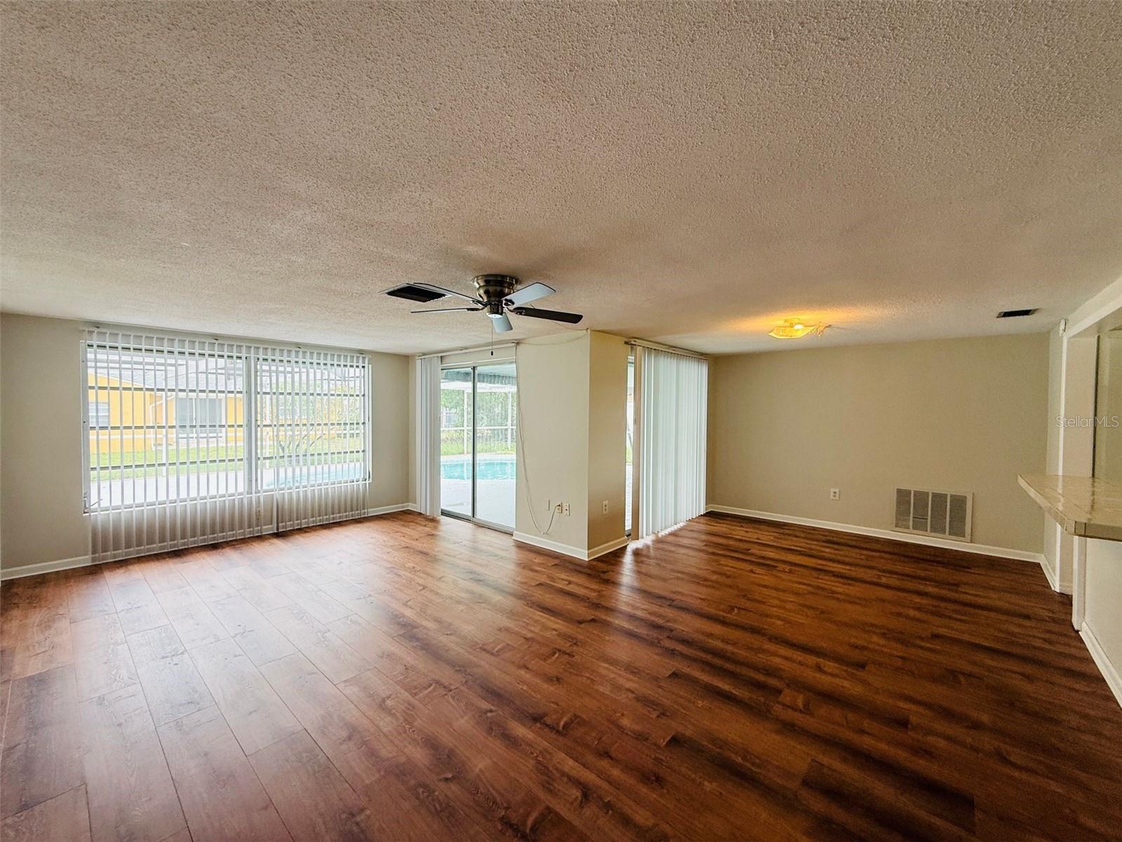 7910 LILAC DR — photo 6
