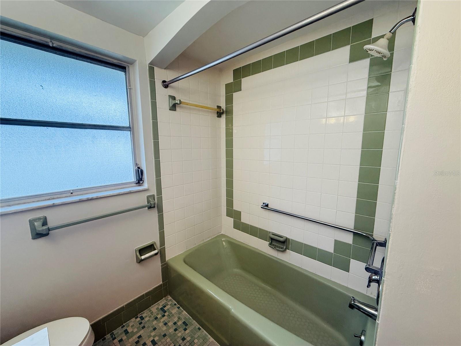 7910 LILAC DR — photo 23