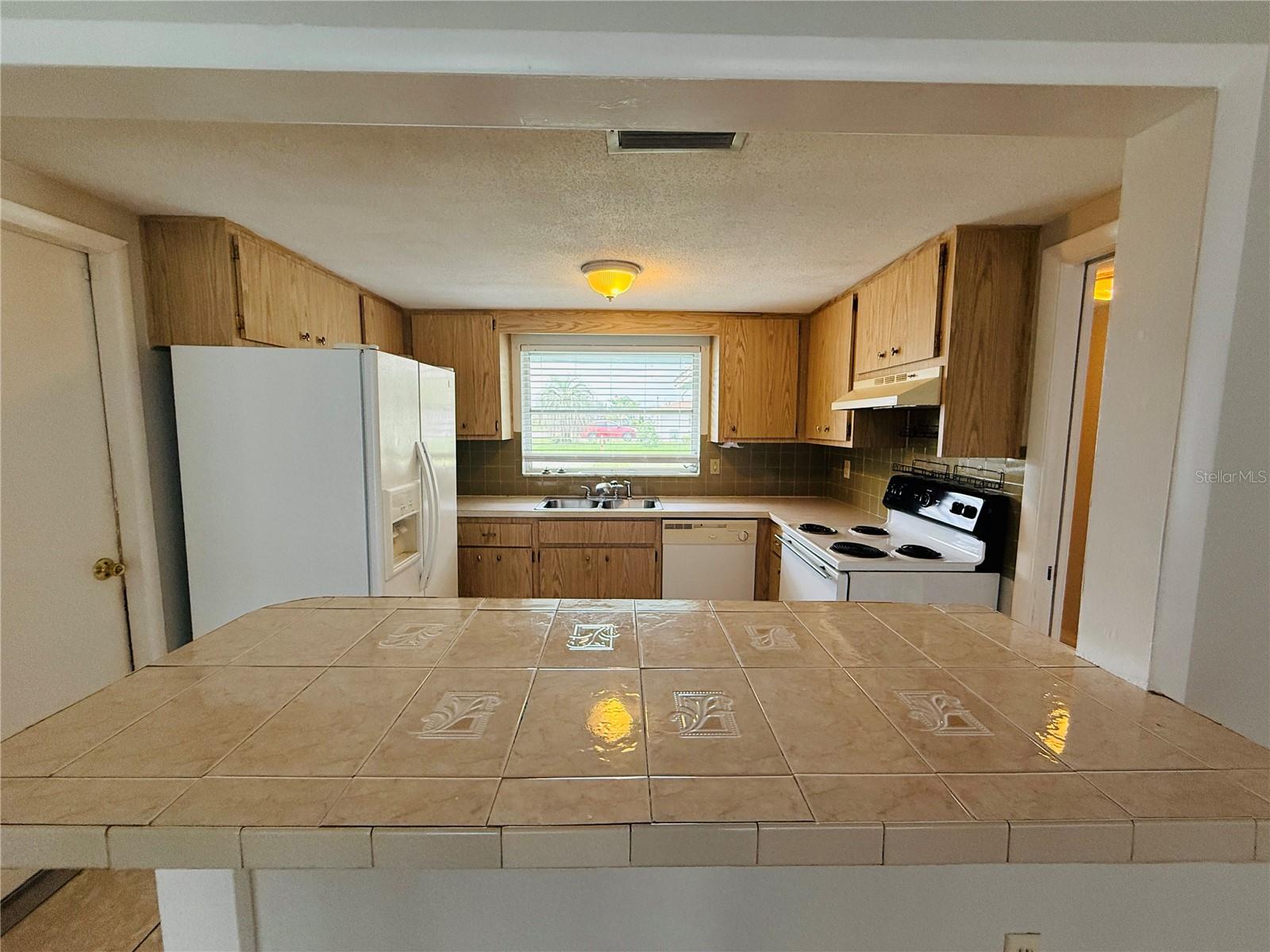 7910 LILAC DR — photo 10