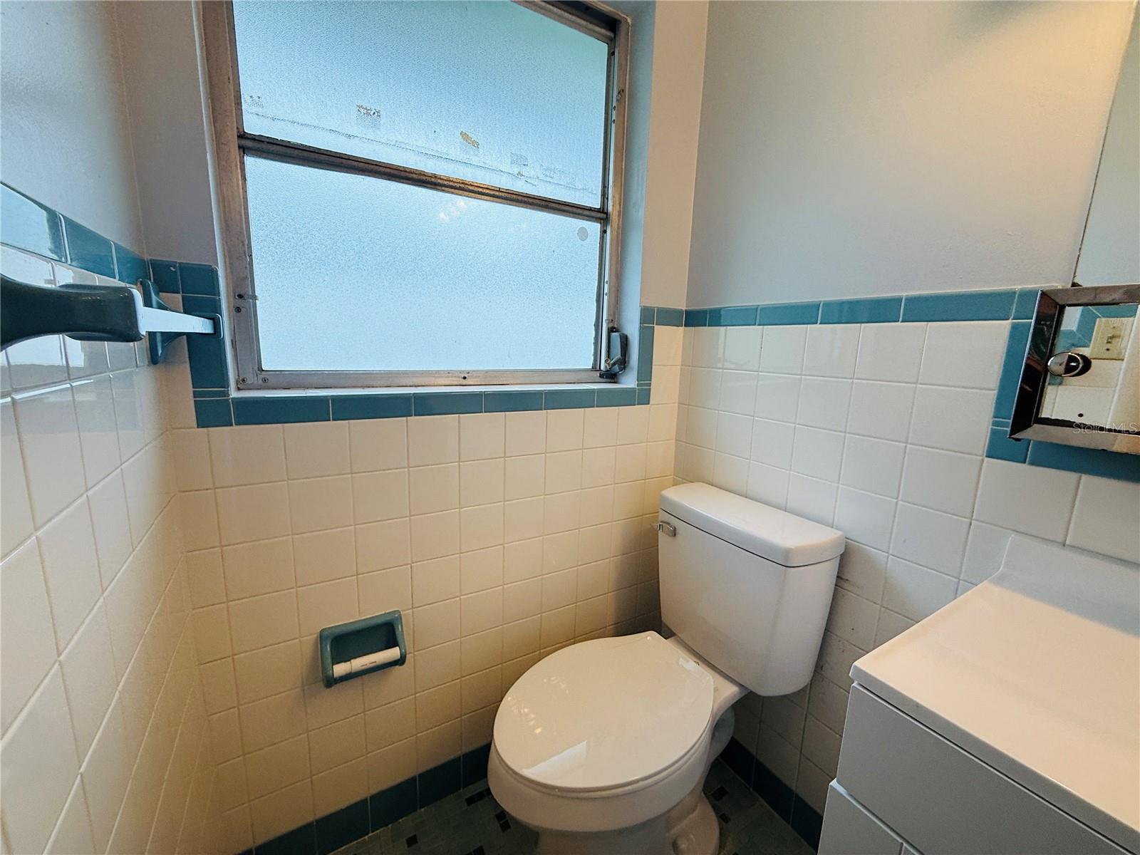 7910 LILAC DR — photo 17