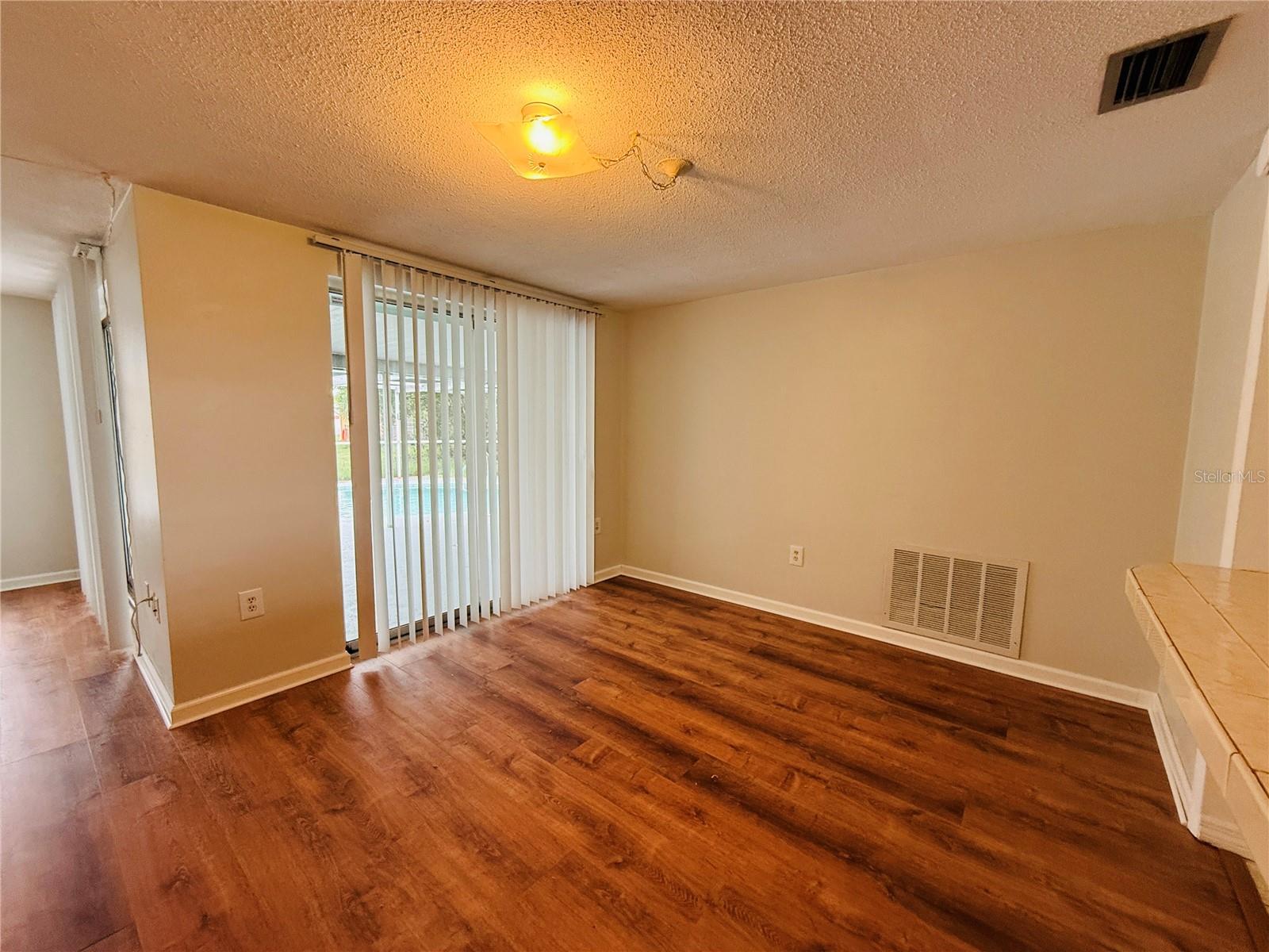 7910 LILAC DR — photo 8