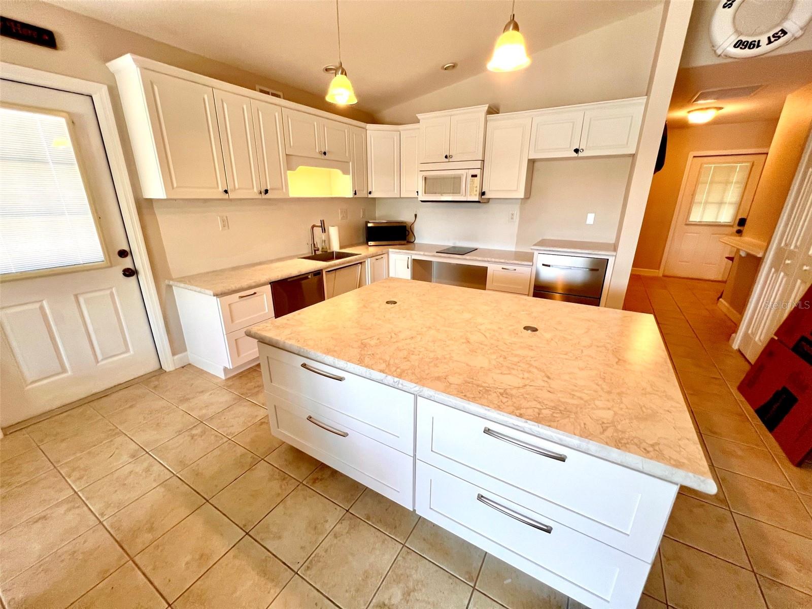 47-49 HATCHETT CREEK RD — photo 4