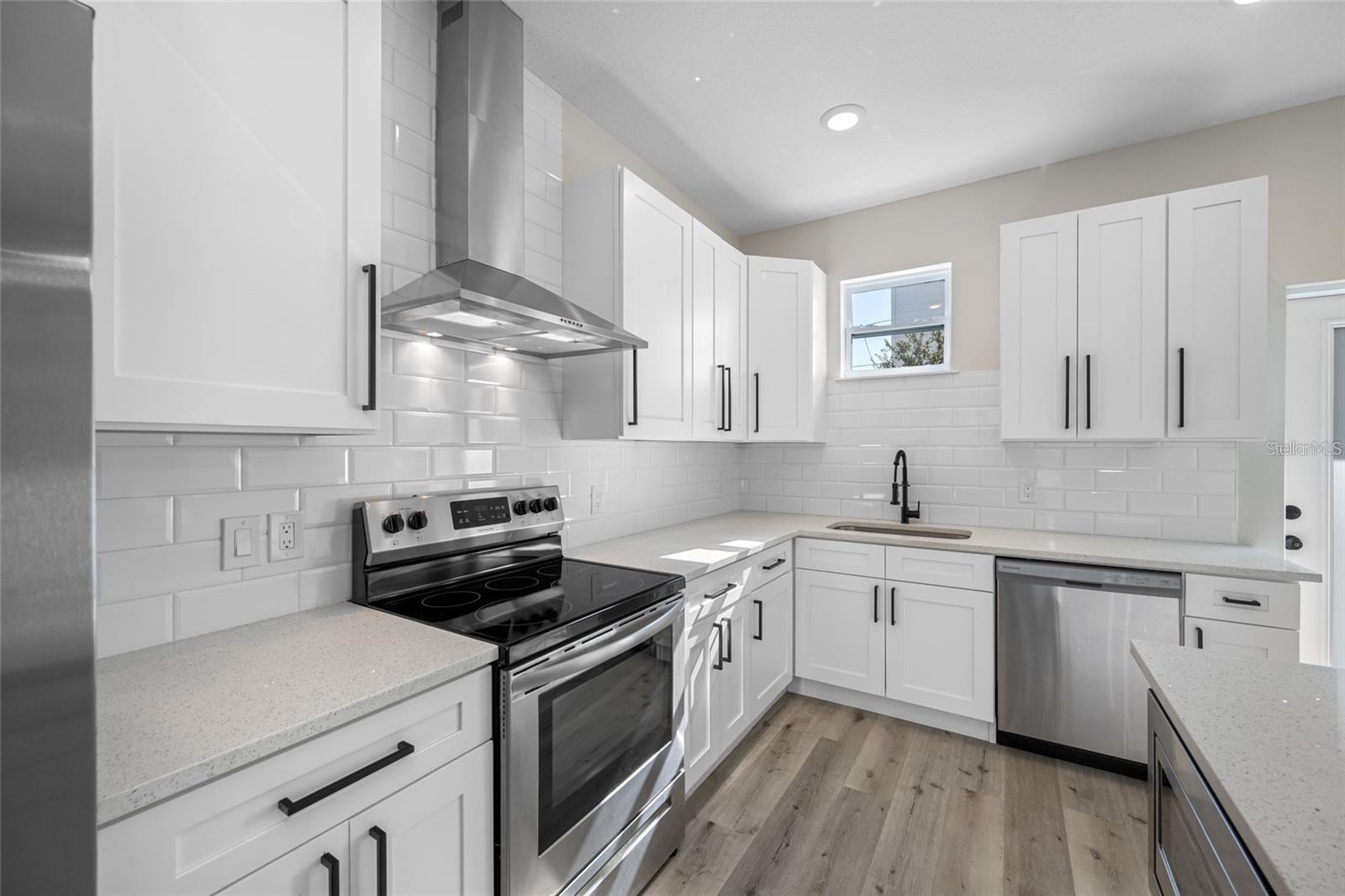 6910 DARTMOUTH AVE N — photo 8