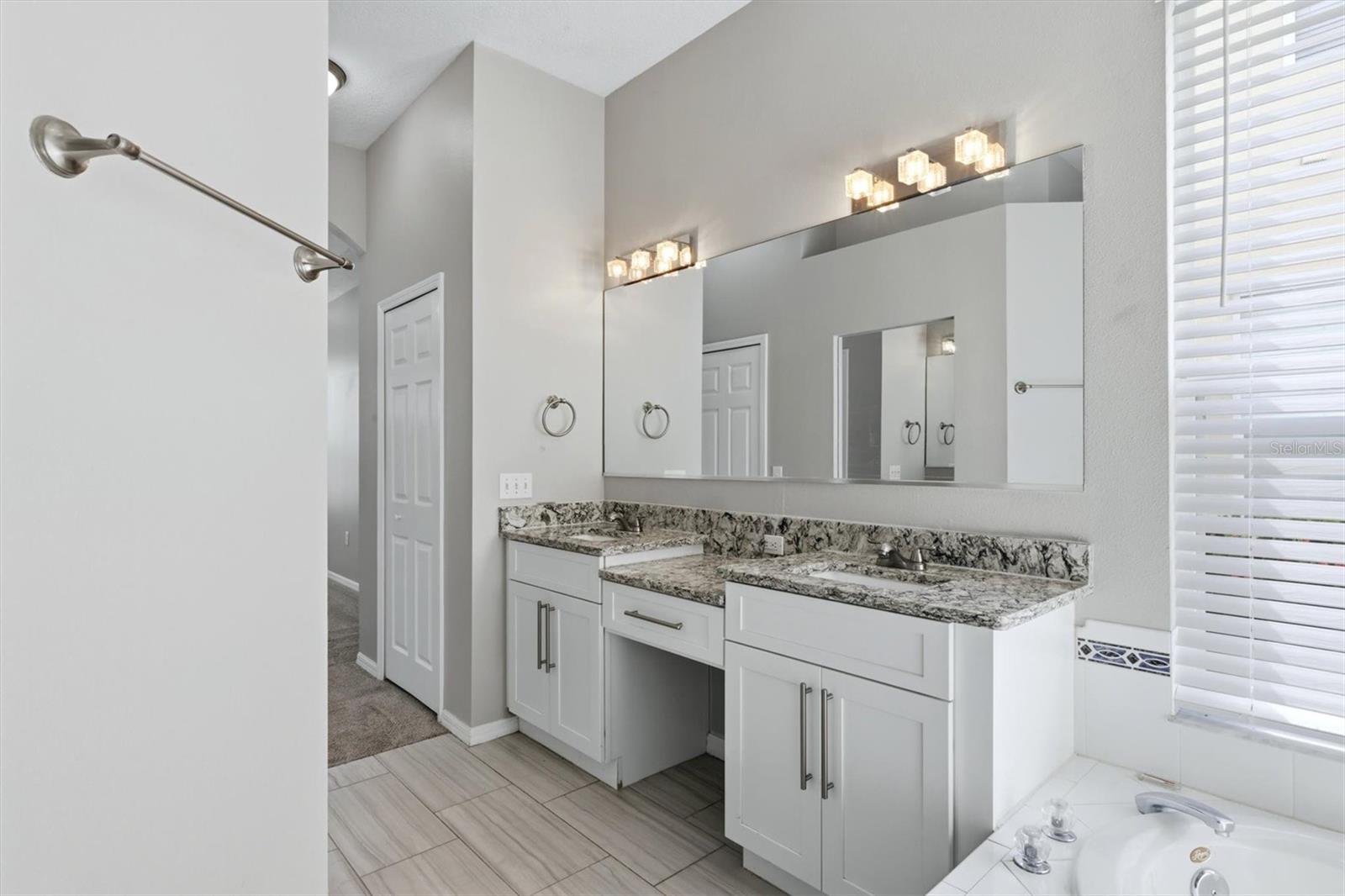 6417 BLUE GROSBEAK CIR — photo 42