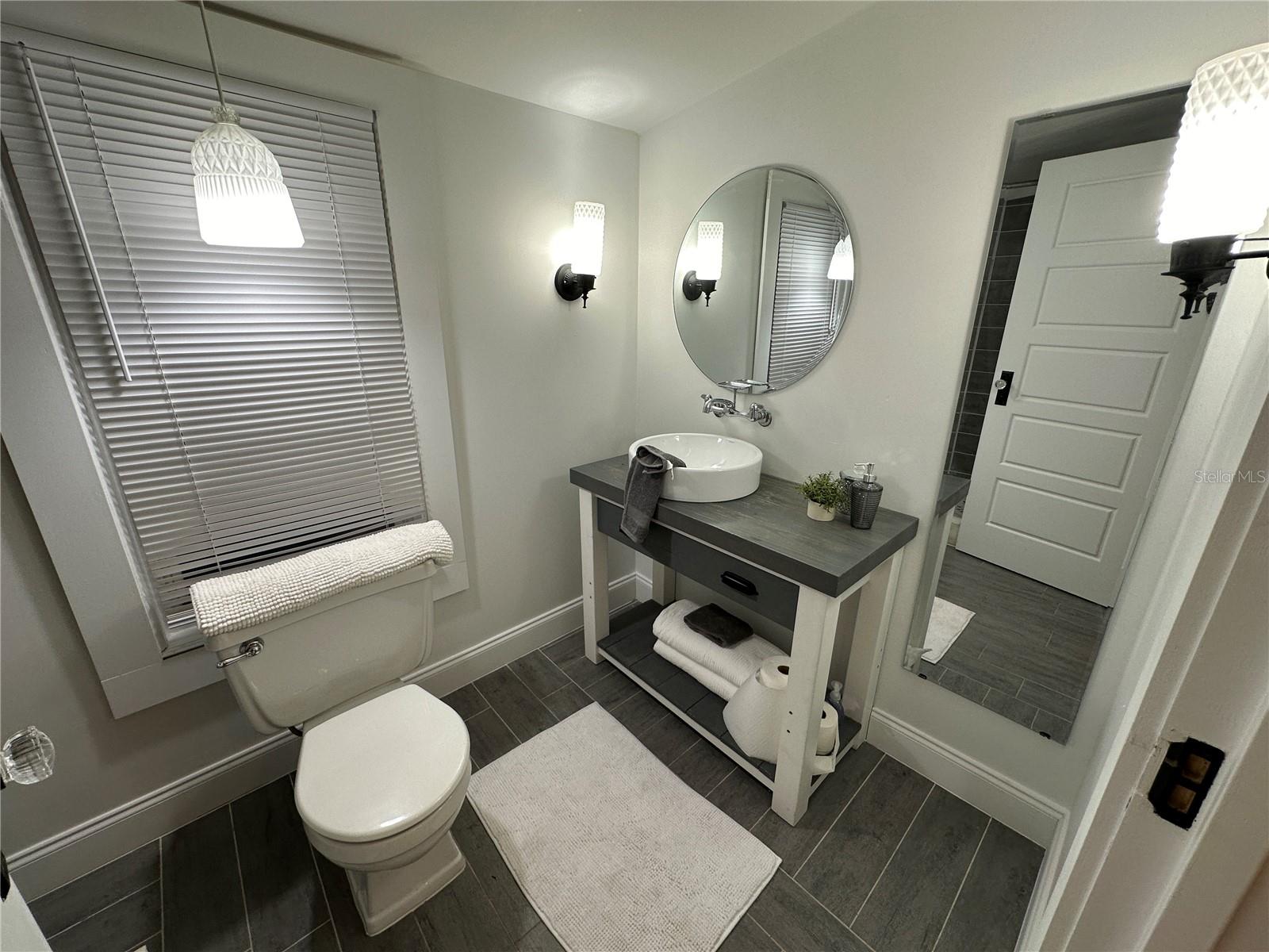 6506 N WELLINGTON AVE — photo 9