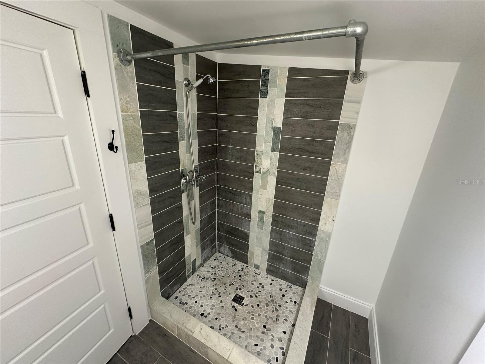 6506 N WELLINGTON AVE — photo 19