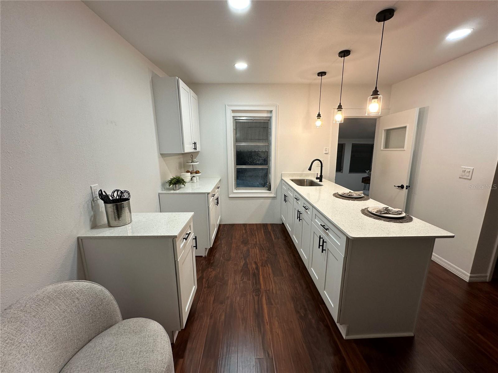 6506 N WELLINGTON AVE — photo 10