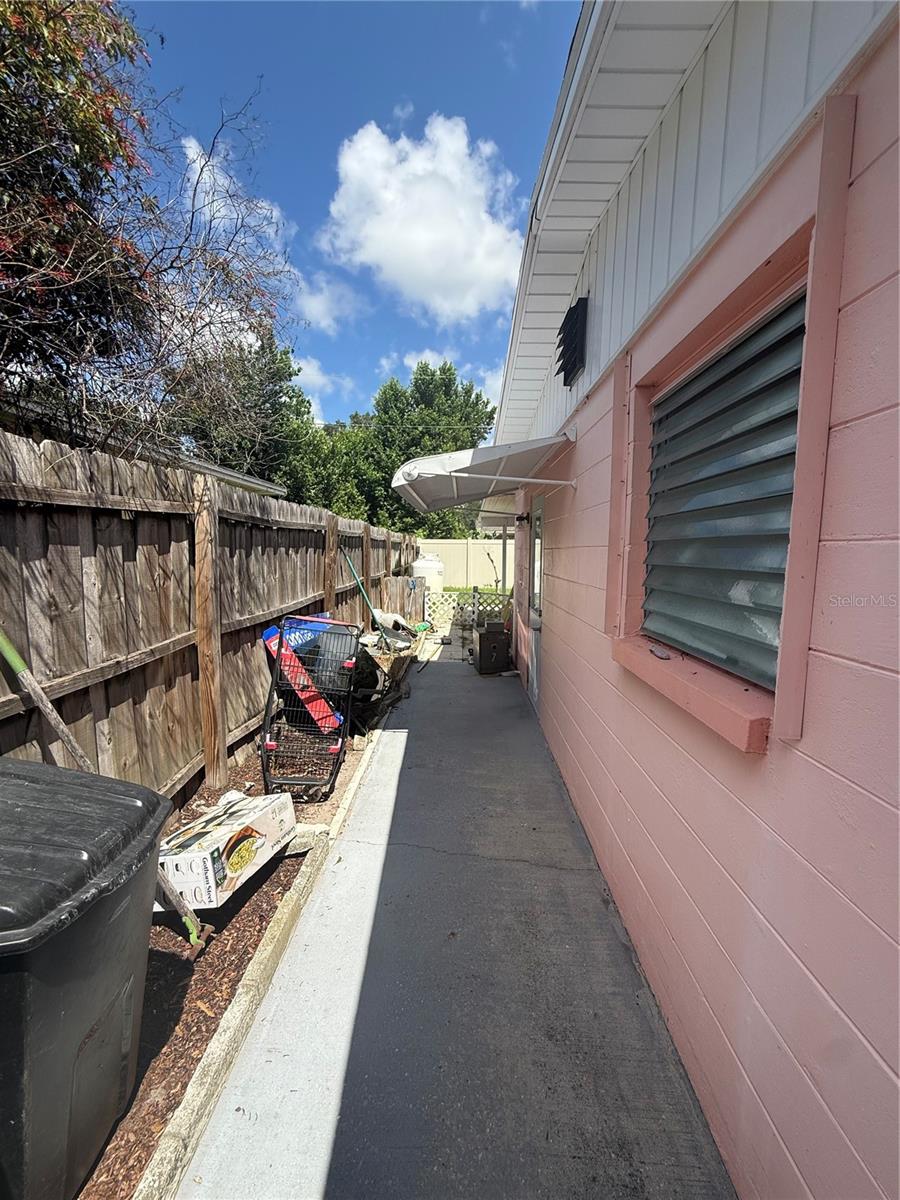 1650 AQUA LN — photo 15