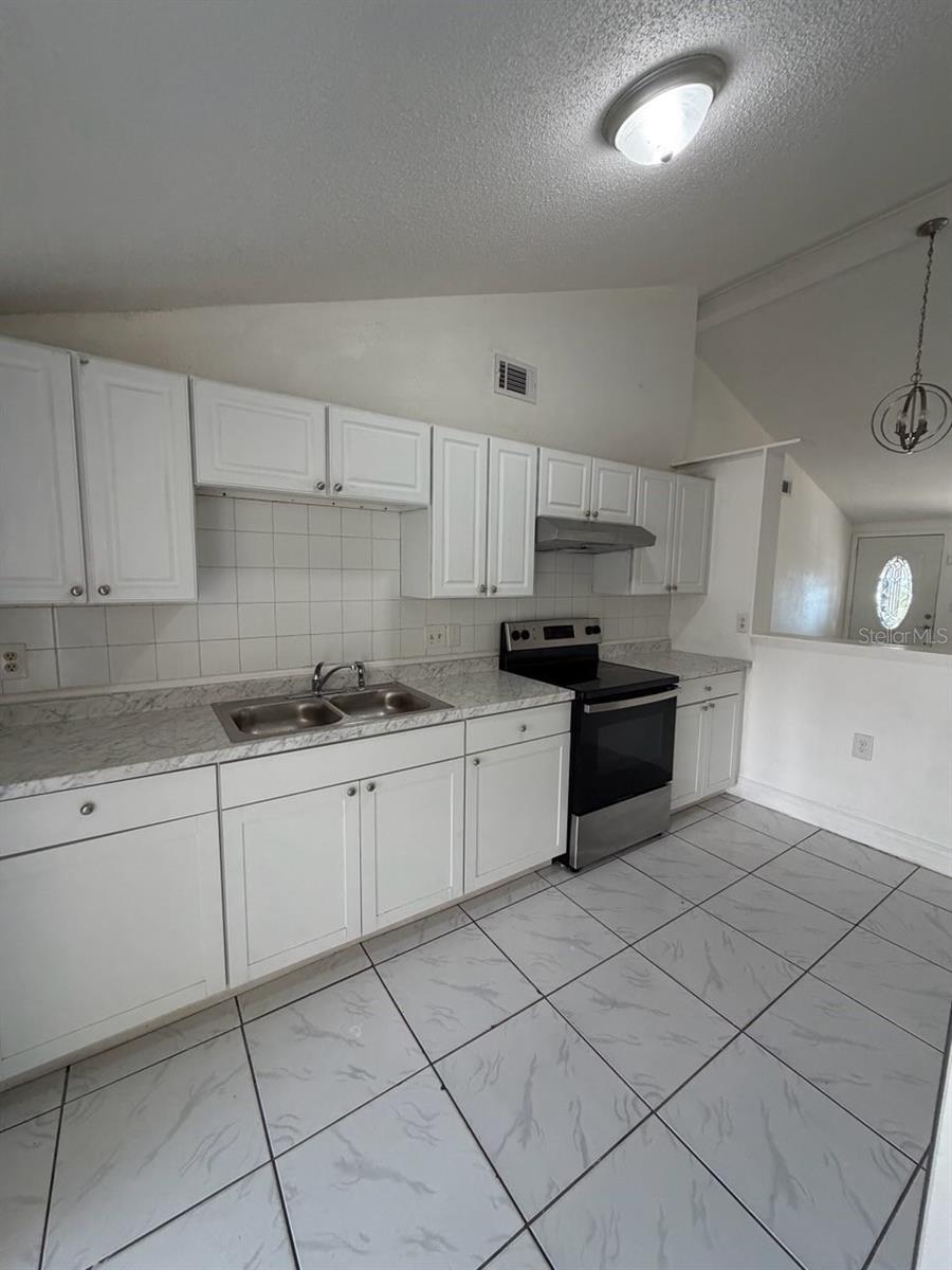 10205 BELLHURST CT — photo 7