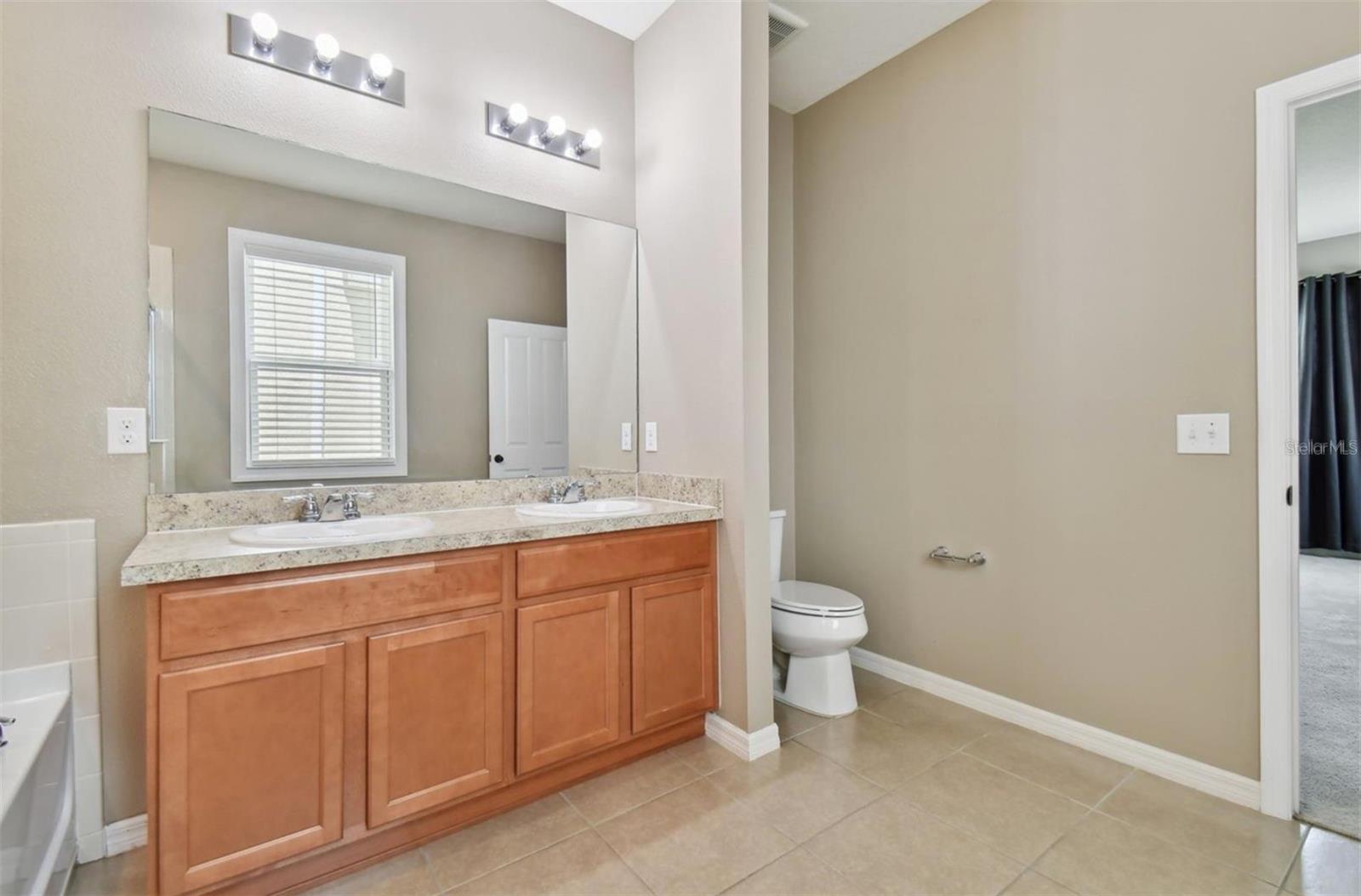 10606 LAGUNA PLAINS DR — photo 29