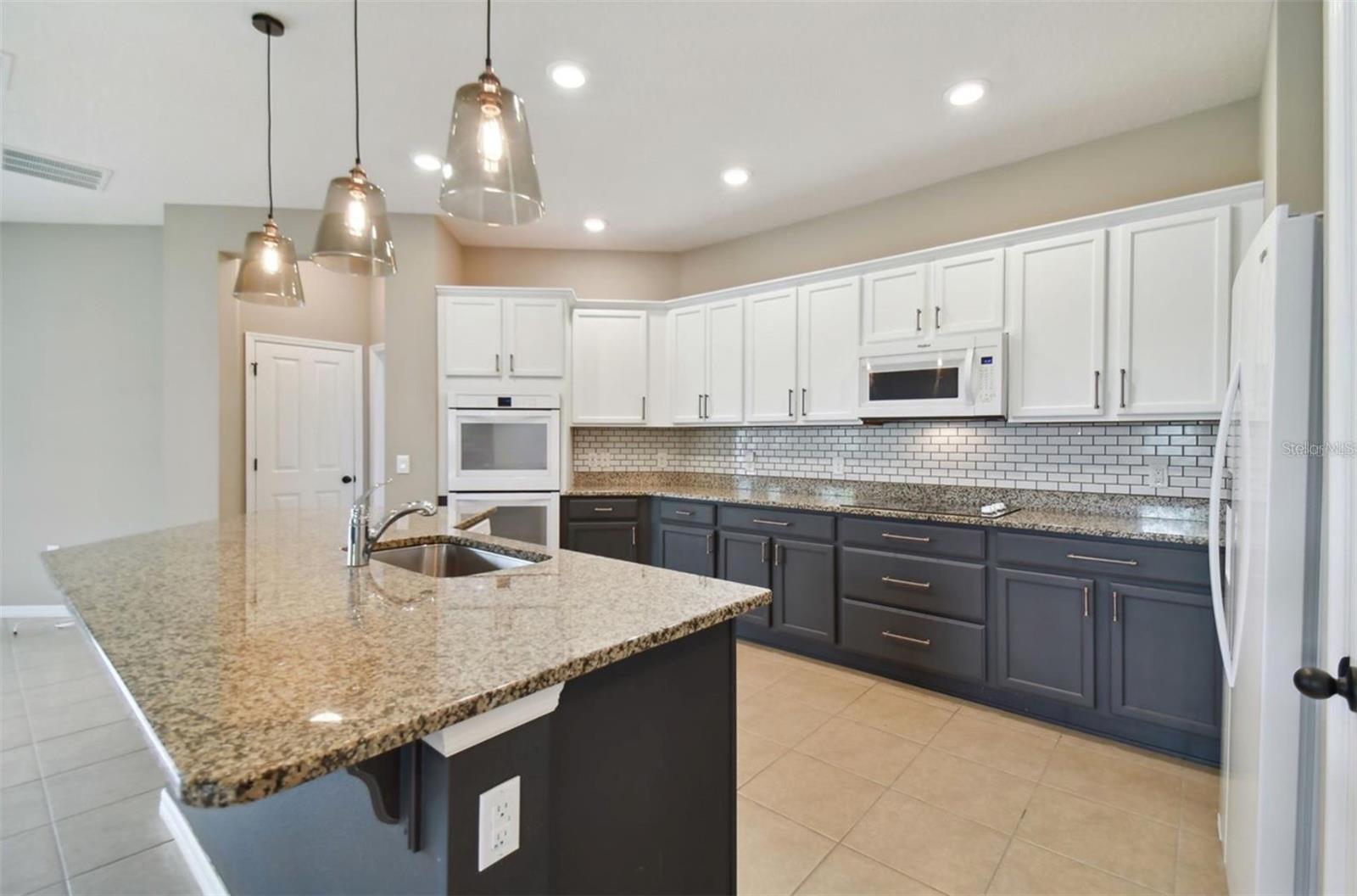 10606 LAGUNA PLAINS DR — photo 19
