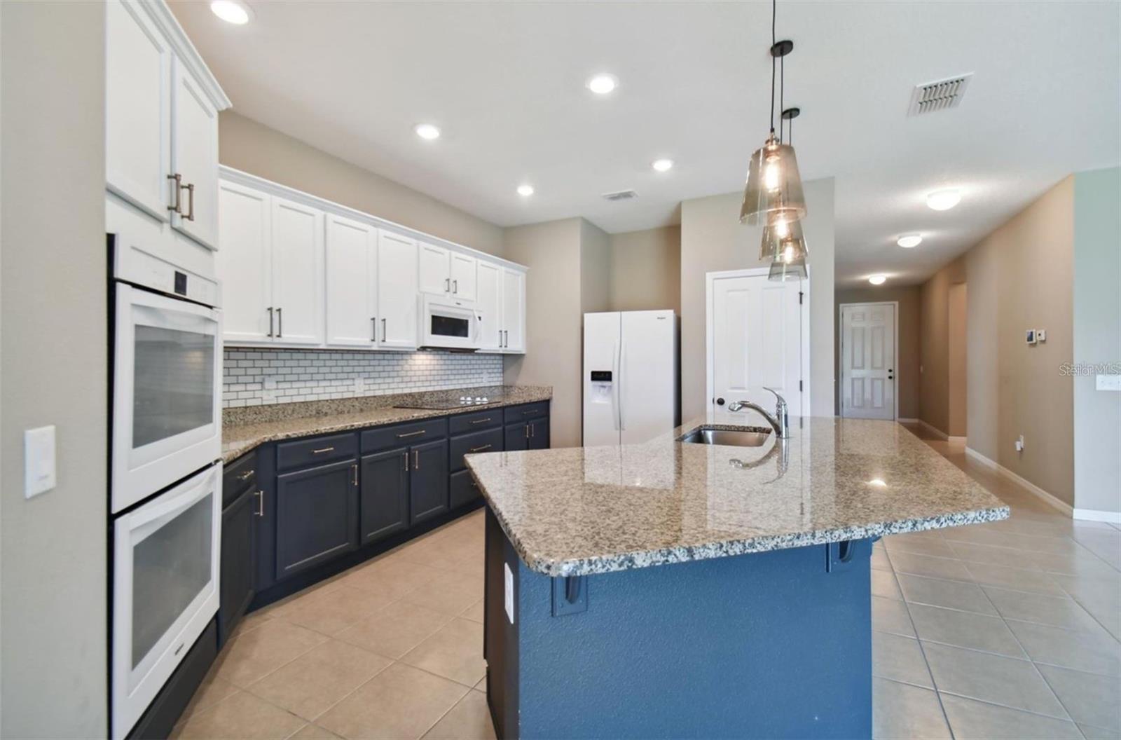 10606 LAGUNA PLAINS DR — photo 18