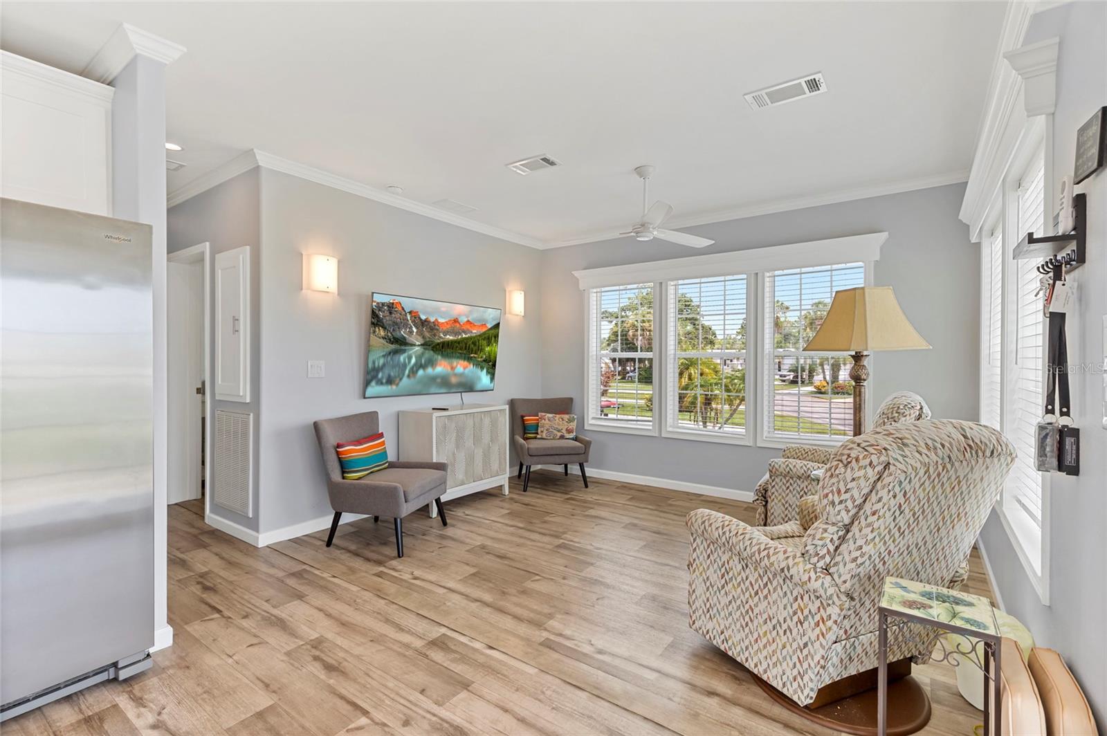 44 CROWN POINT DR — photo 9