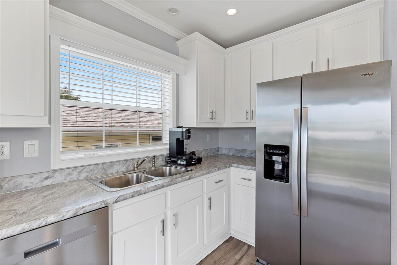 44 CROWN POINT DR — photo 16