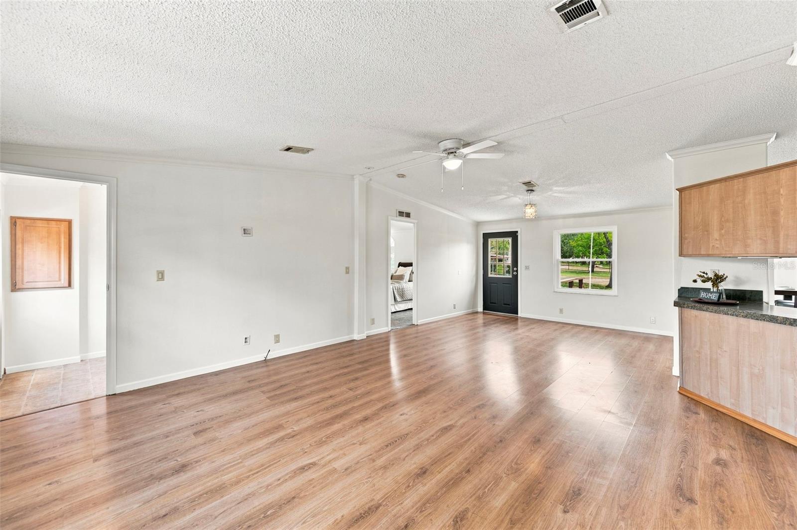 16303 TOMAHAWK ST — photo 12