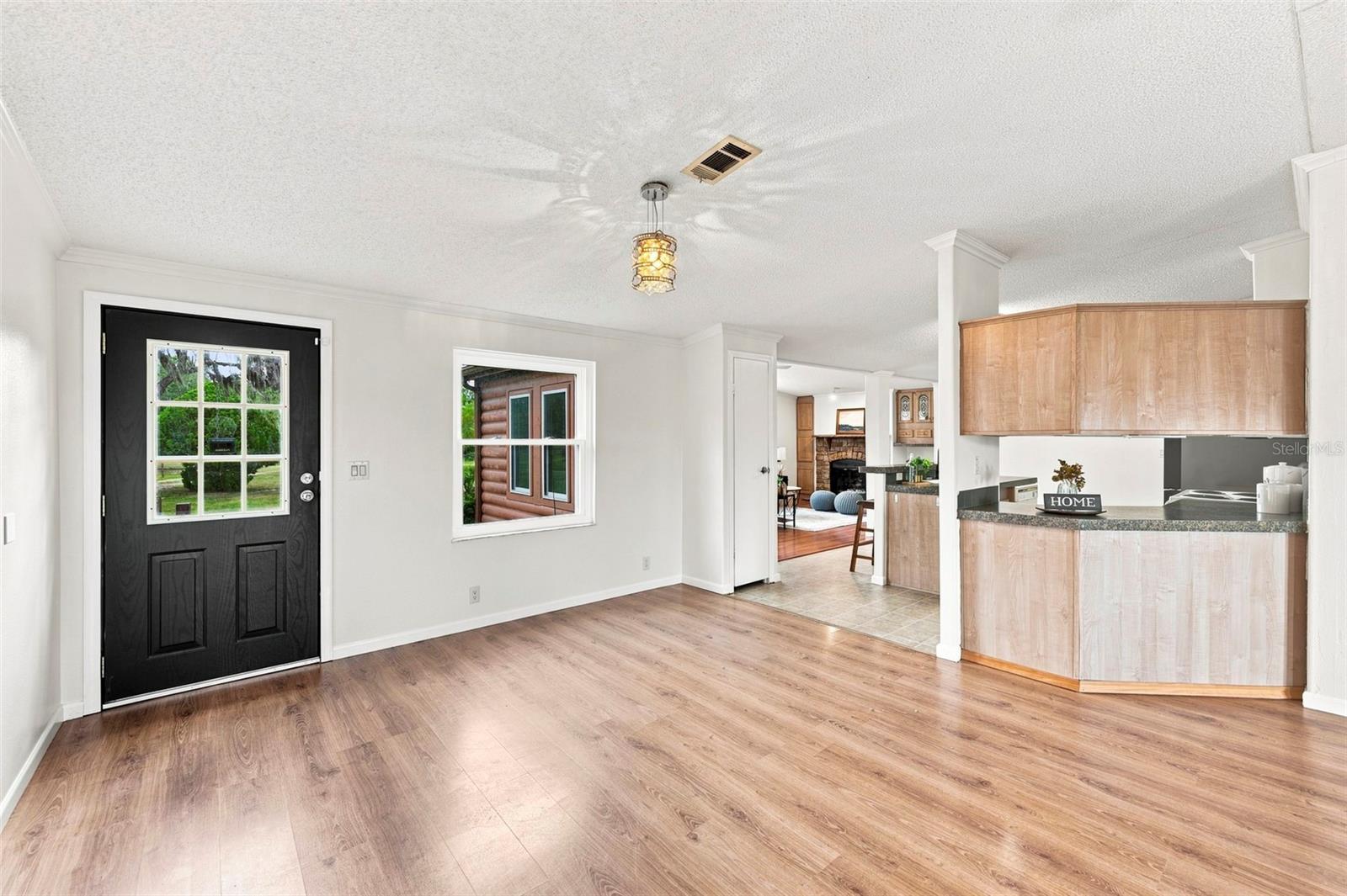 16303 TOMAHAWK ST — photo 9
