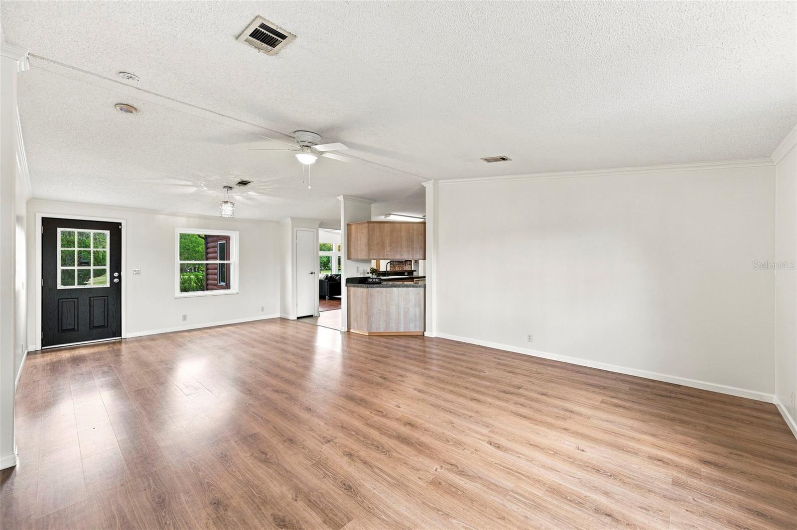 16303 TOMAHAWK ST — photo 10
