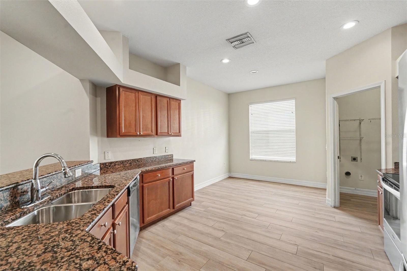 453 WESTCHESTER HILLS LN — photo 9