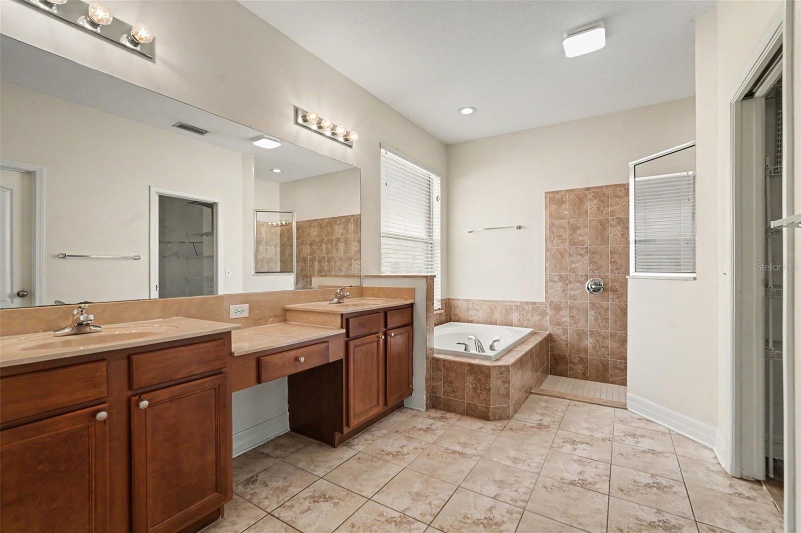 453 WESTCHESTER HILLS LN — photo 14