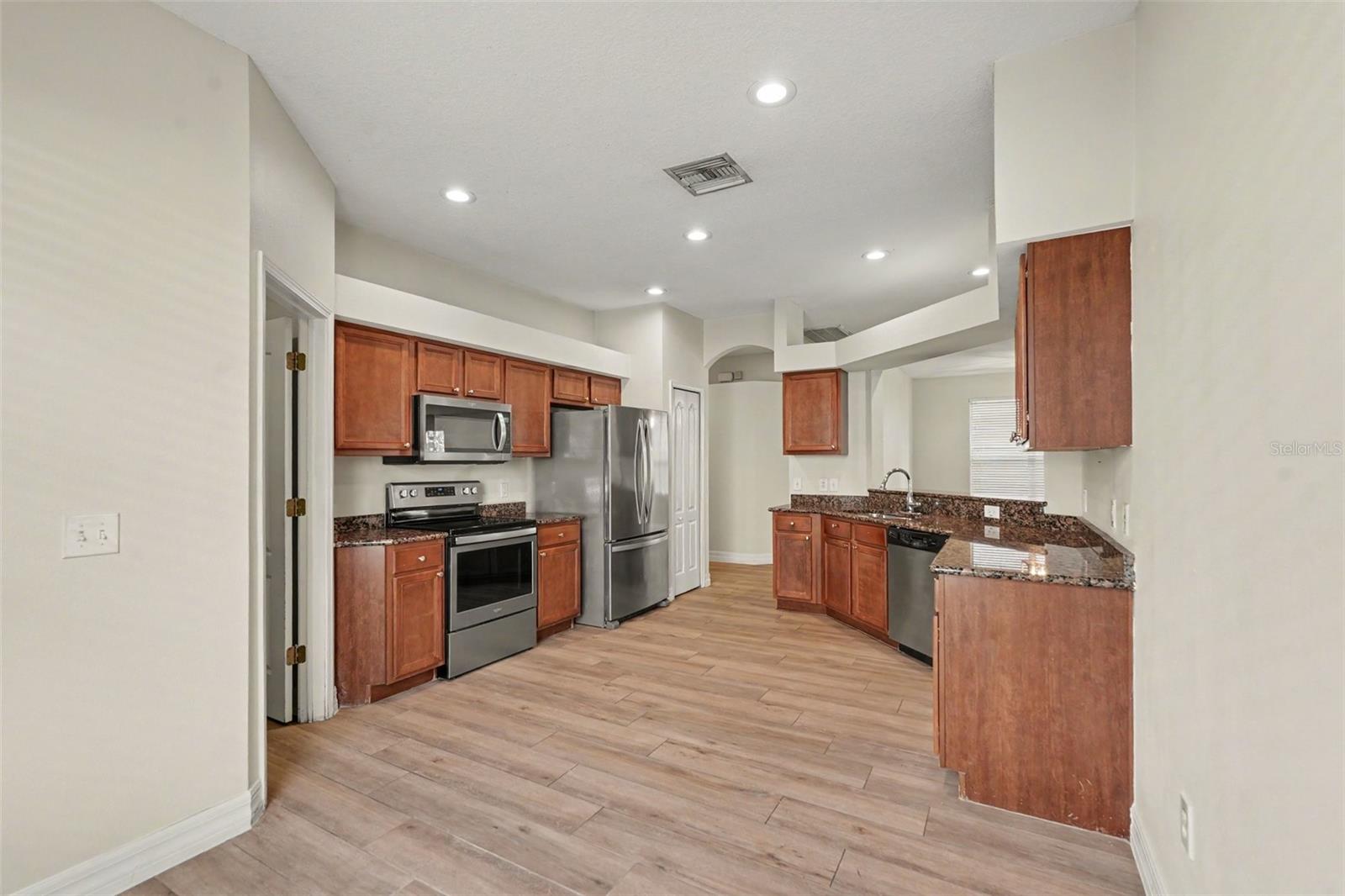 453 WESTCHESTER HILLS LN — photo 8