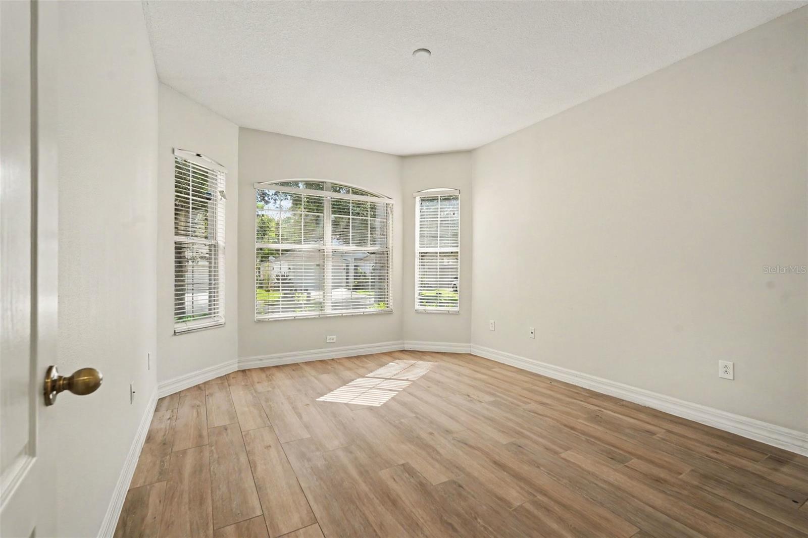 453 WESTCHESTER HILLS LN — photo 5