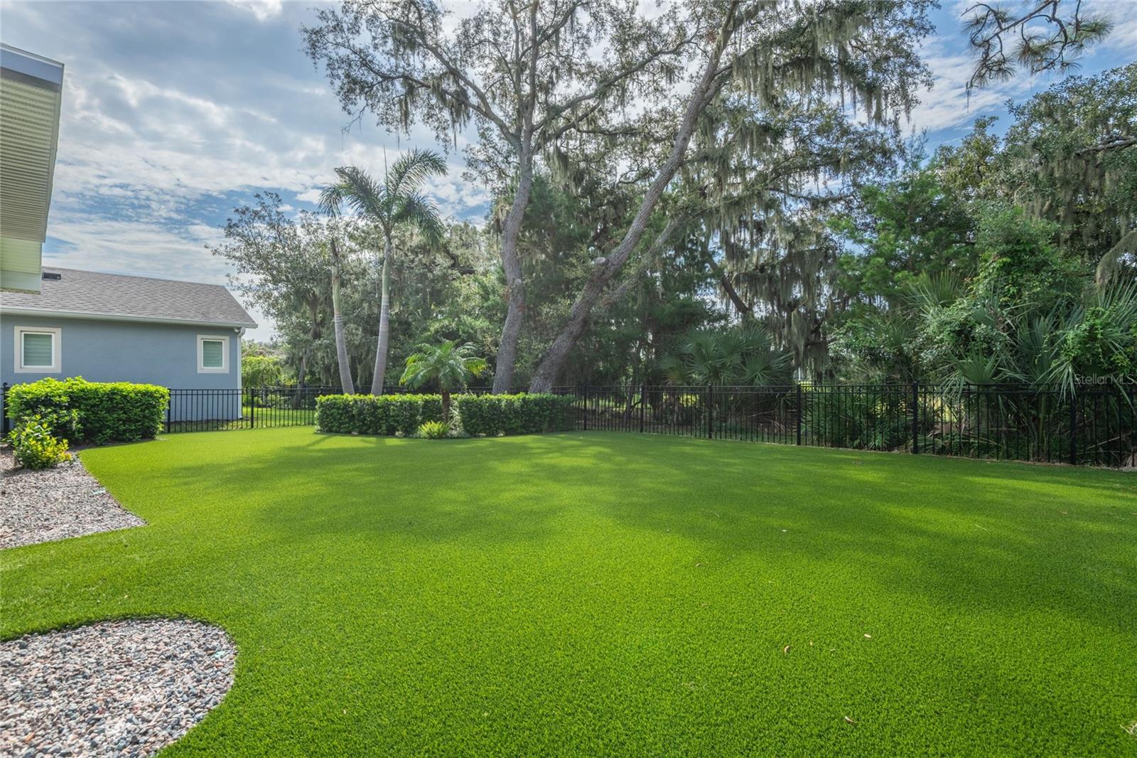 13935 NATURES RESERVE DR — photo 37
