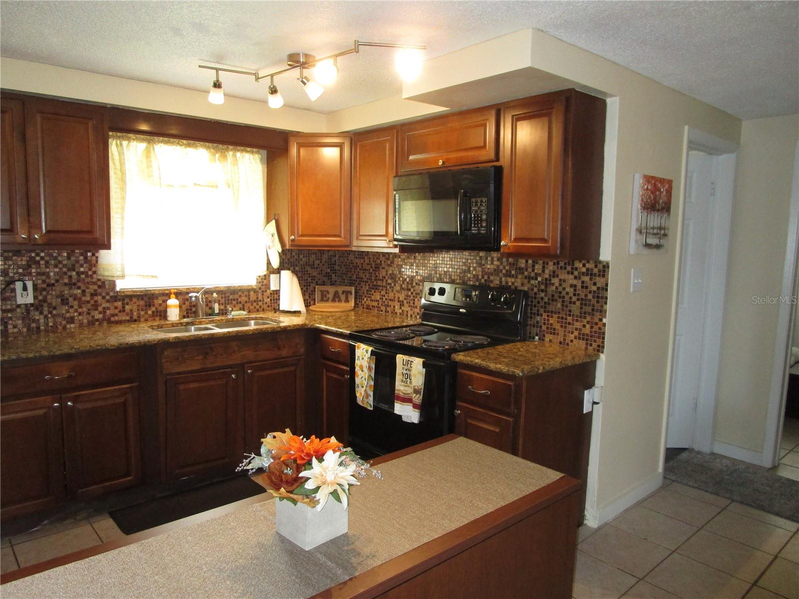 10801 FILLMORE AVE — photo 3