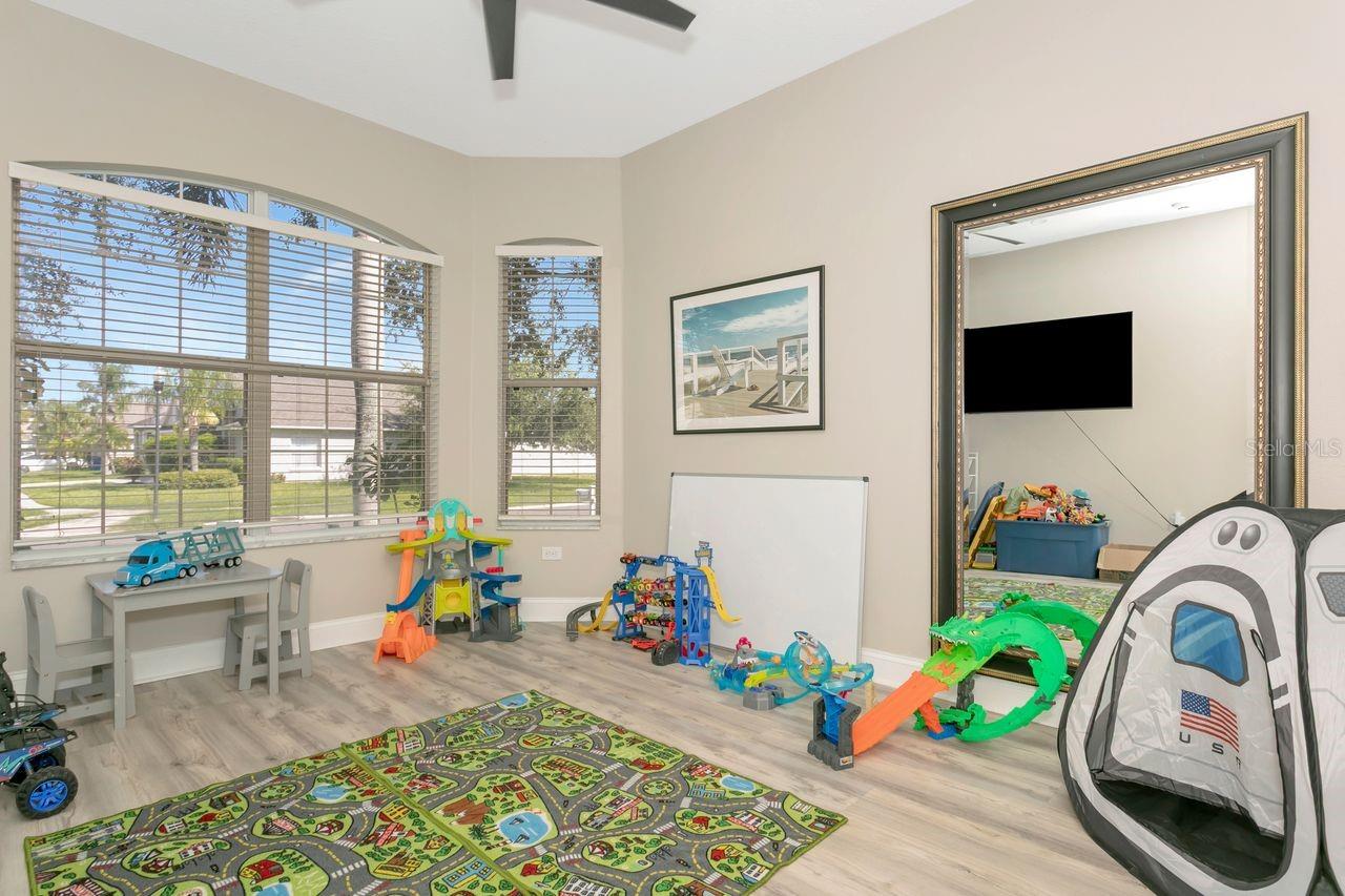 501 STONE BRIAR DR — photo 28