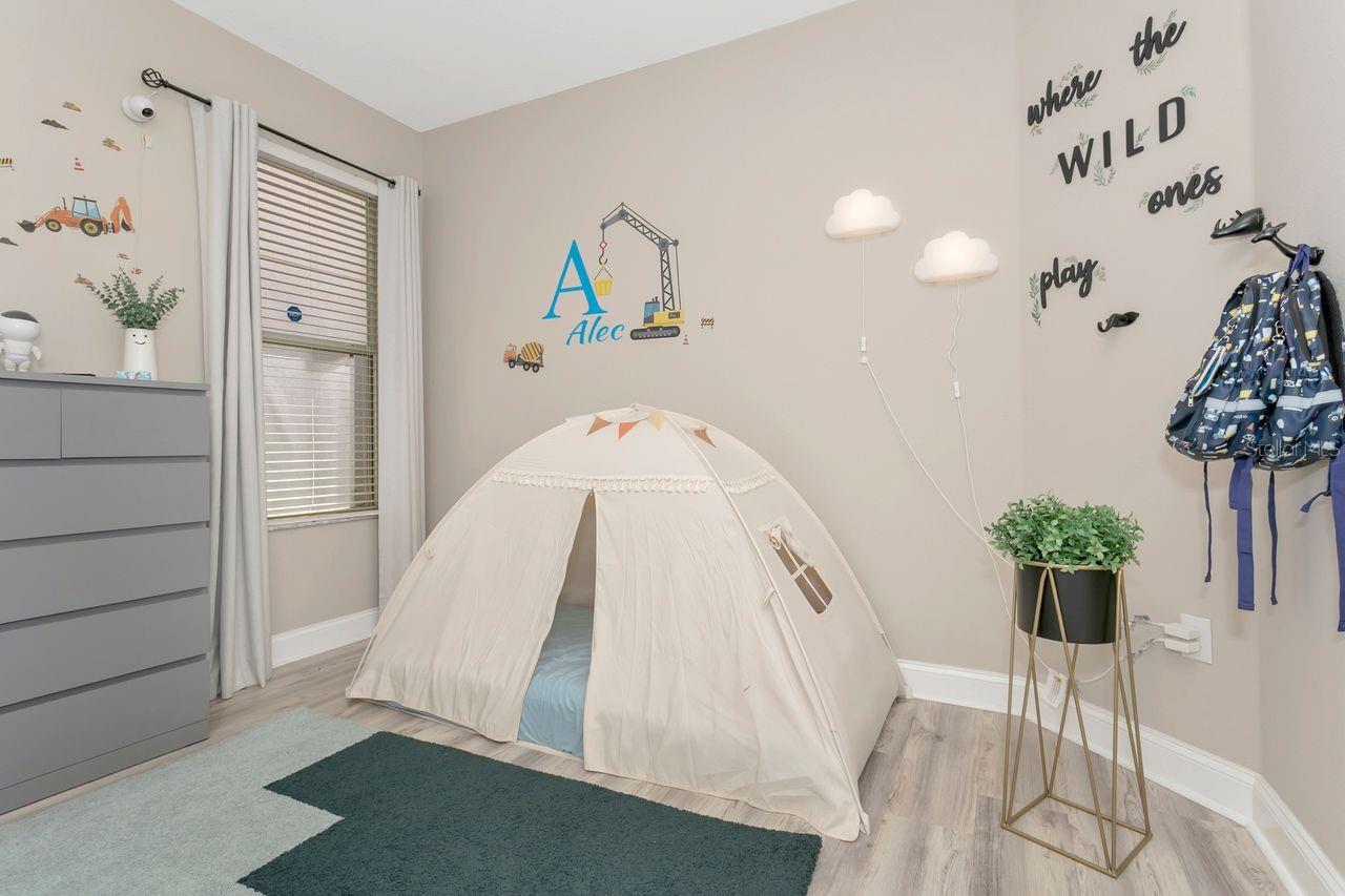 501 STONE BRIAR DR — photo 25